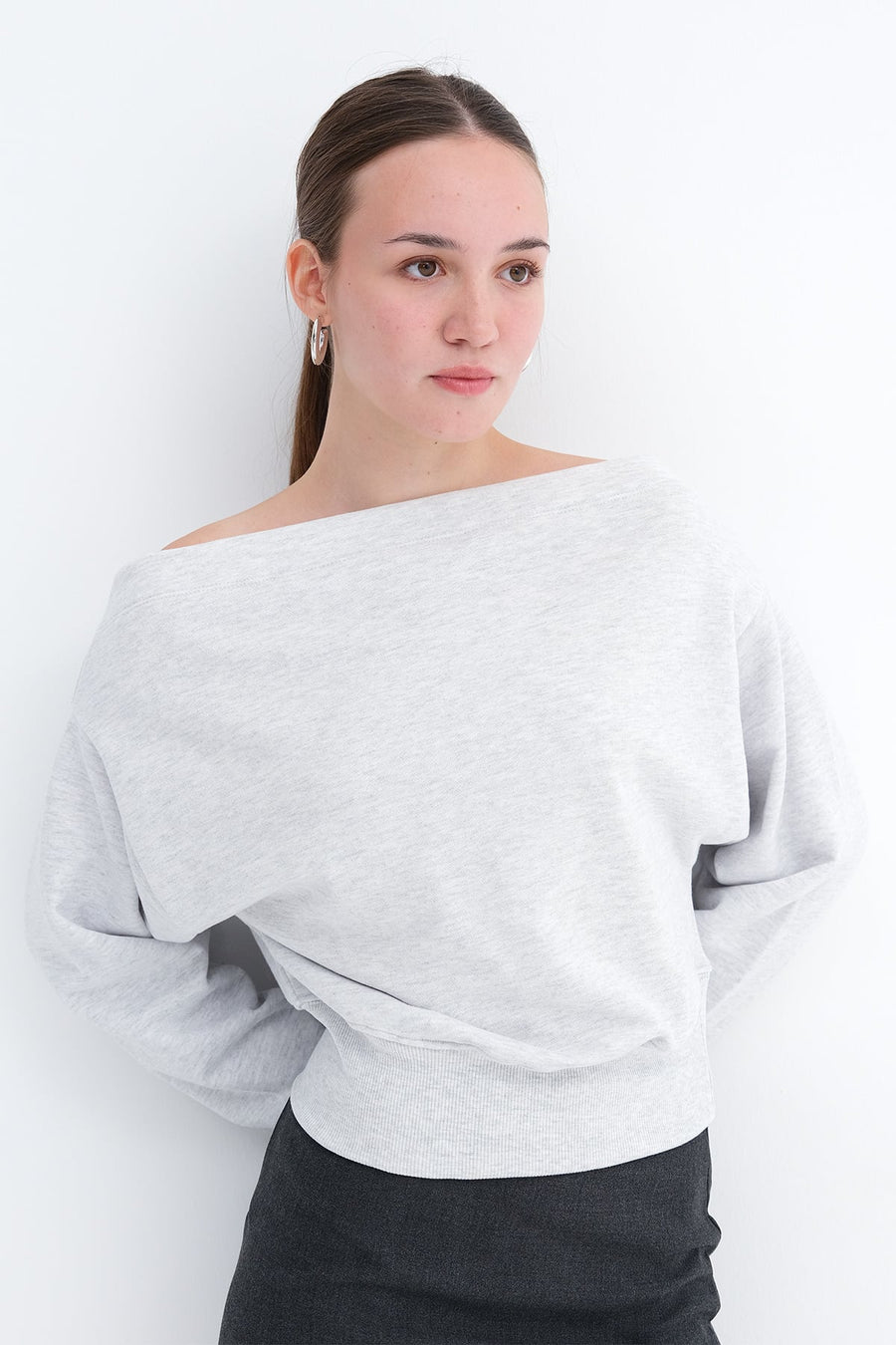 Snow-Melange_Boat-Neck-Crop-Sweatshirt-addax