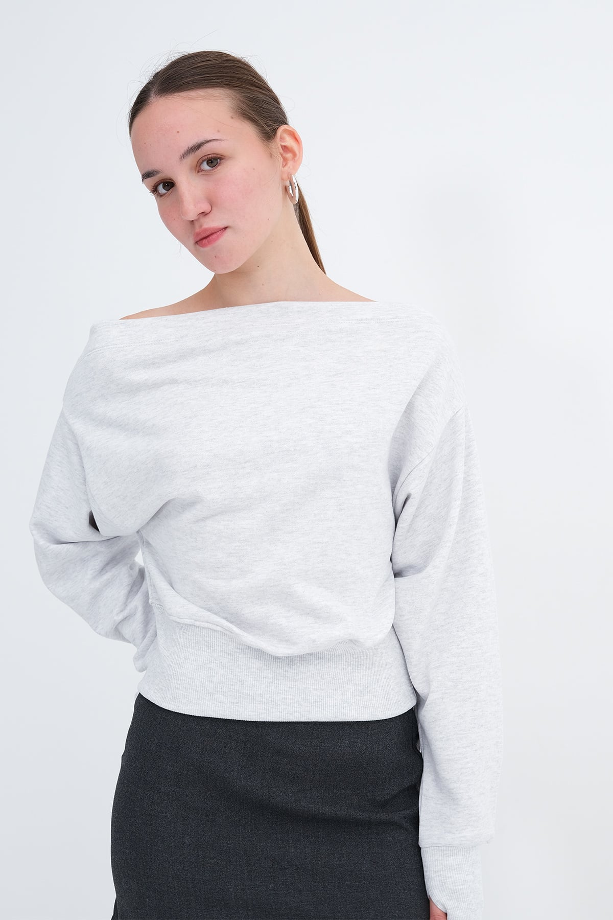 Snow-Melange_Boat-Neck-Crop-Sweatshirt-addax
