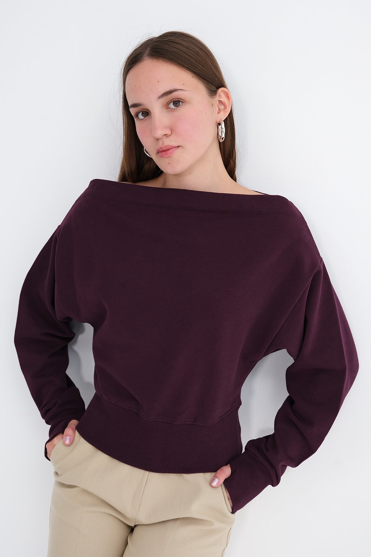 Gardenia_Boat-Neck-Crop-Sweatshirt-addax