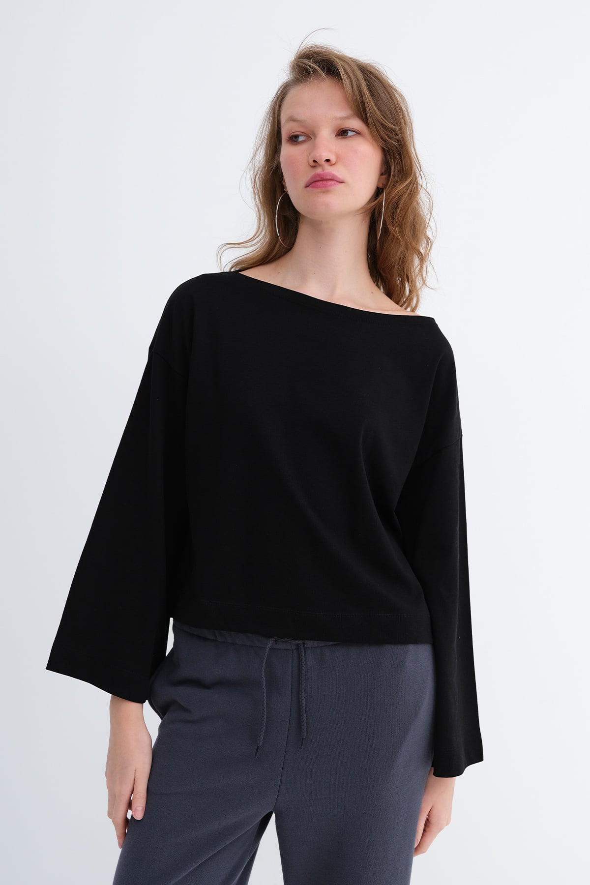 Black_Off-Shoulder-Long-Sleeve-Basic-T-shirt-addax