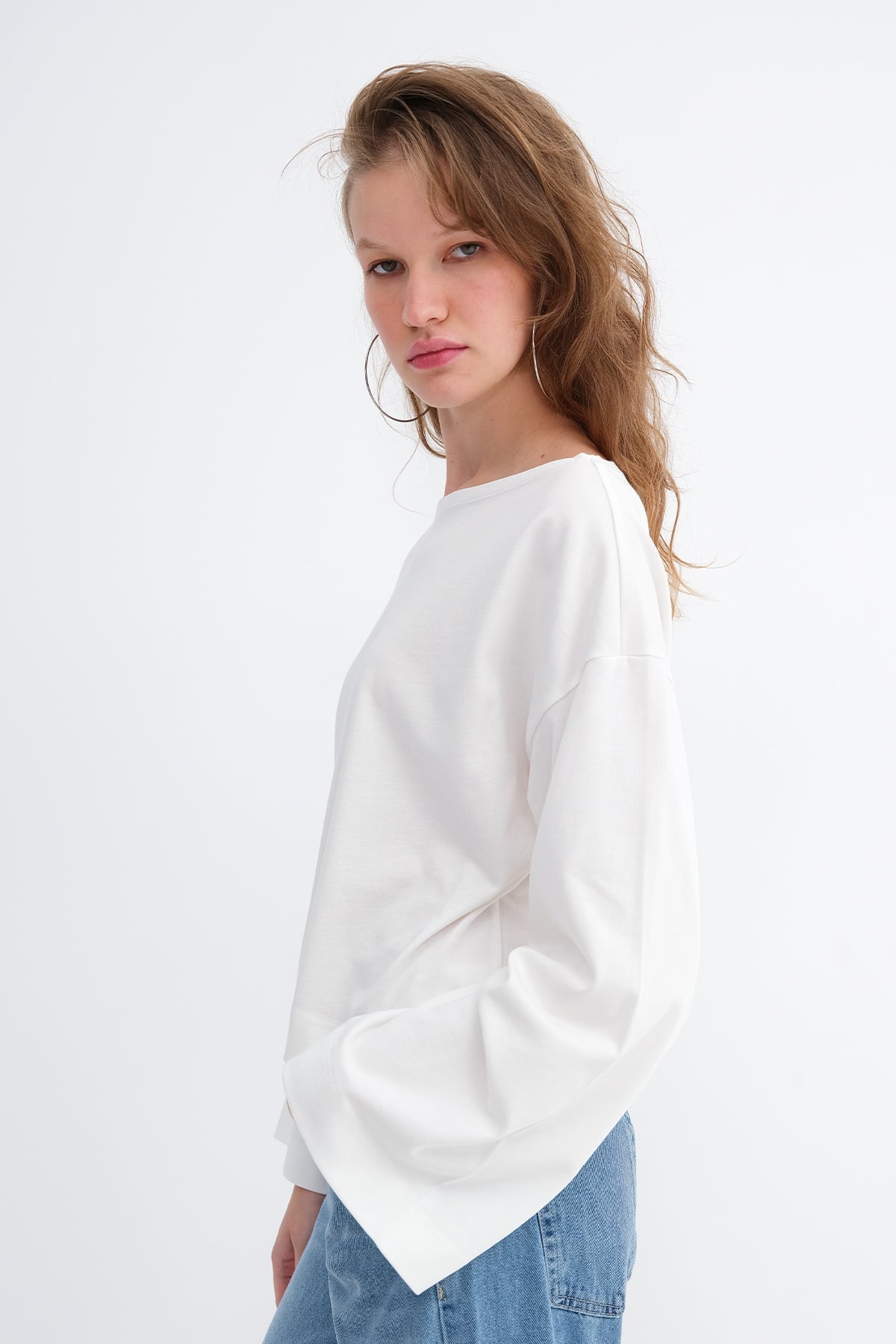 Ecru_Off-Shoulder-Long-Sleeve-Basic-T-shirt-addax