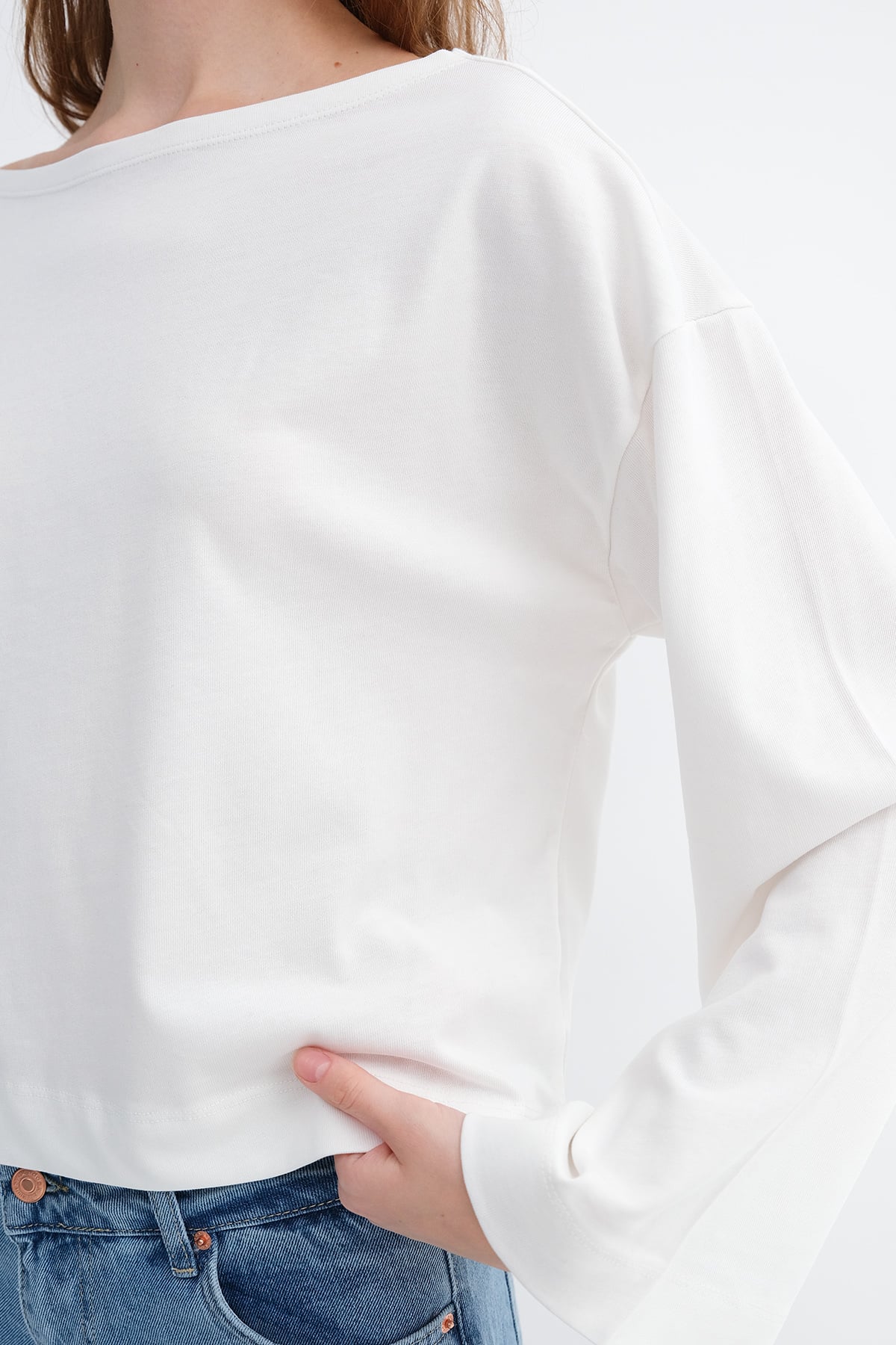 Ecru_Off-Shoulder-Long-Sleeve-Basic-T-shirt-addax