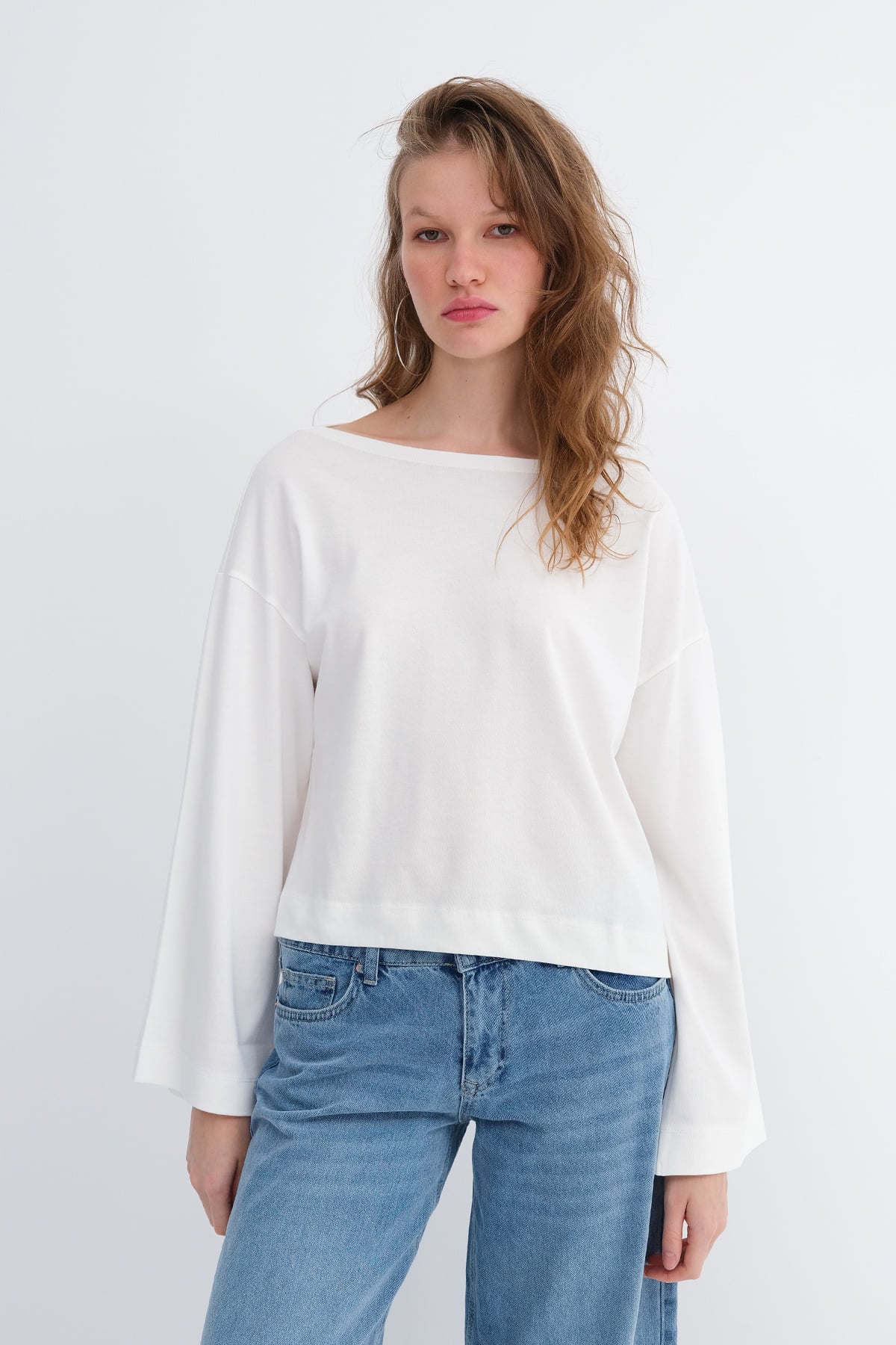 Ecru_Off-Shoulder-Long-Sleeve-Basic-T-shirt-addax