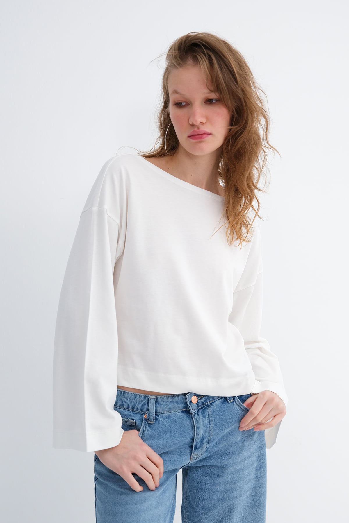 Ecru_Off-Shoulder-Long-Sleeve-Basic-T-shirt-addax