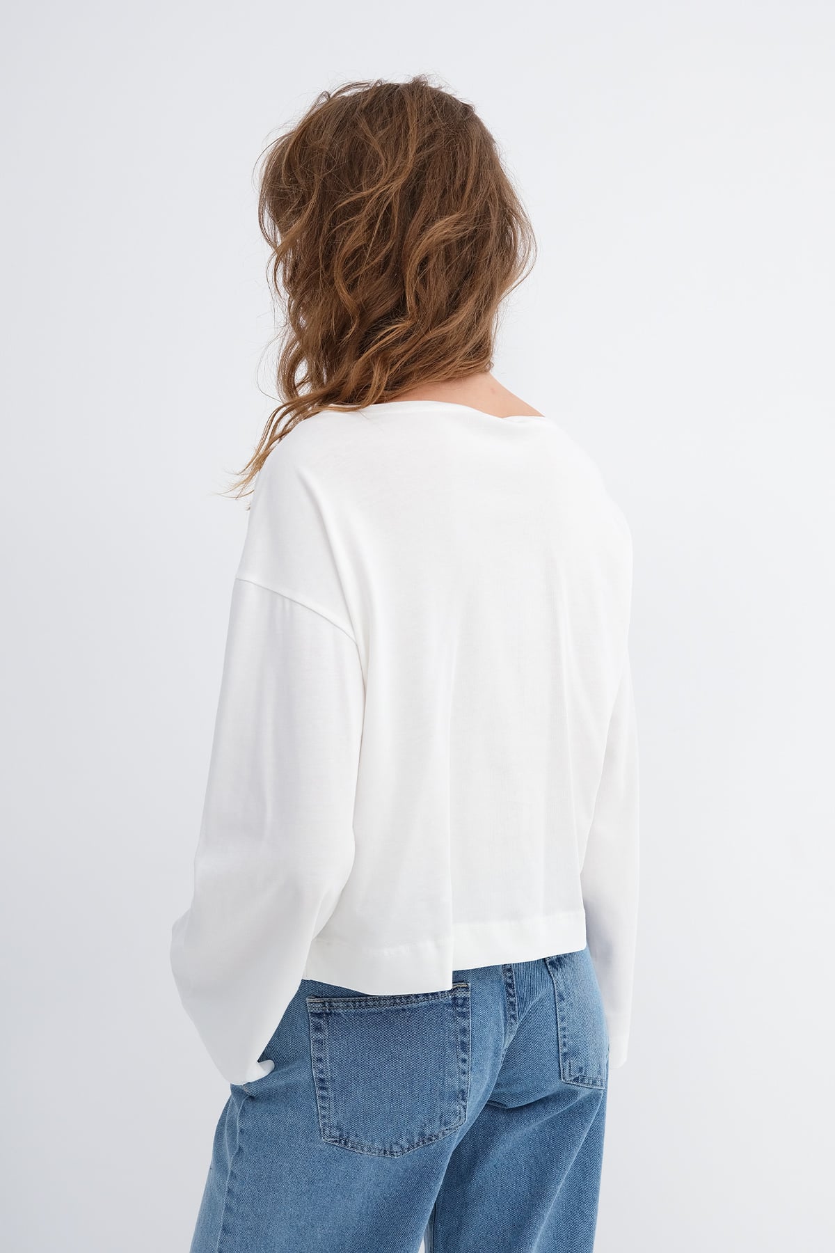 Ecru_Off-Shoulder-Long-Sleeve-Basic-T-shirt-addax