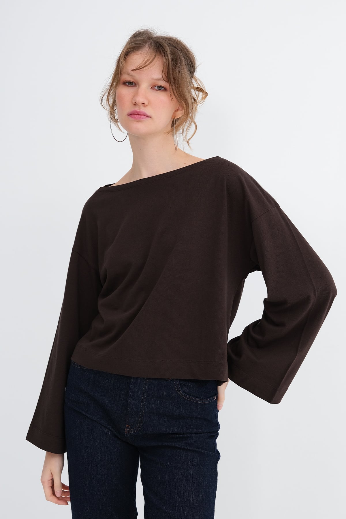 Bitter-Coffee_Off-Shoulder-Long-Sleeve-Basic-T-shirt-addax