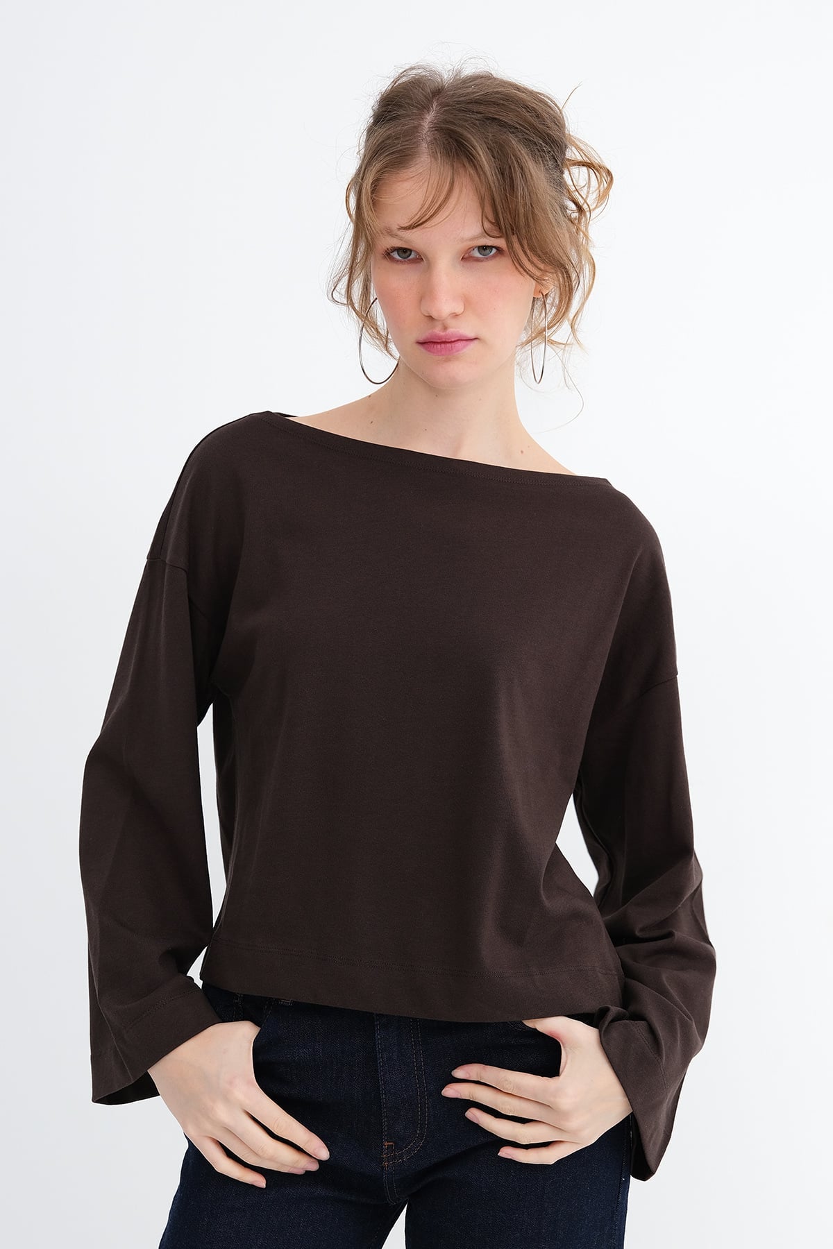 Bitter-Coffee_Off-Shoulder-Long-Sleeve-Basic-T-shirt-addax