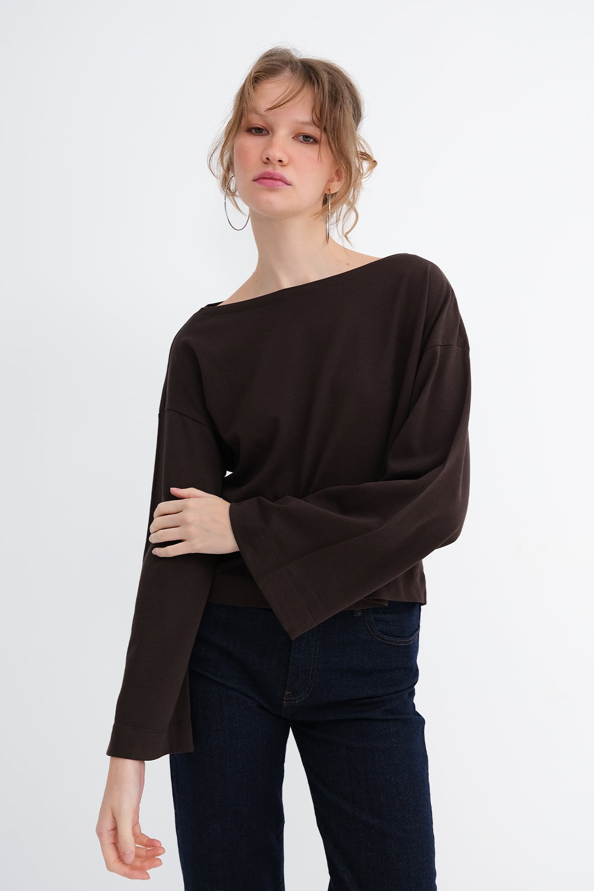 Bitter-Coffee_Off-Shoulder-Long-Sleeve-Basic-T-shirt-addax