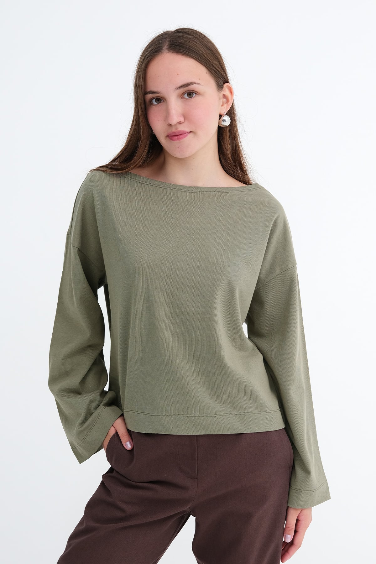 Laurel_Off-Shoulder-Long-Sleeve-Basic-T-shirt-addax
