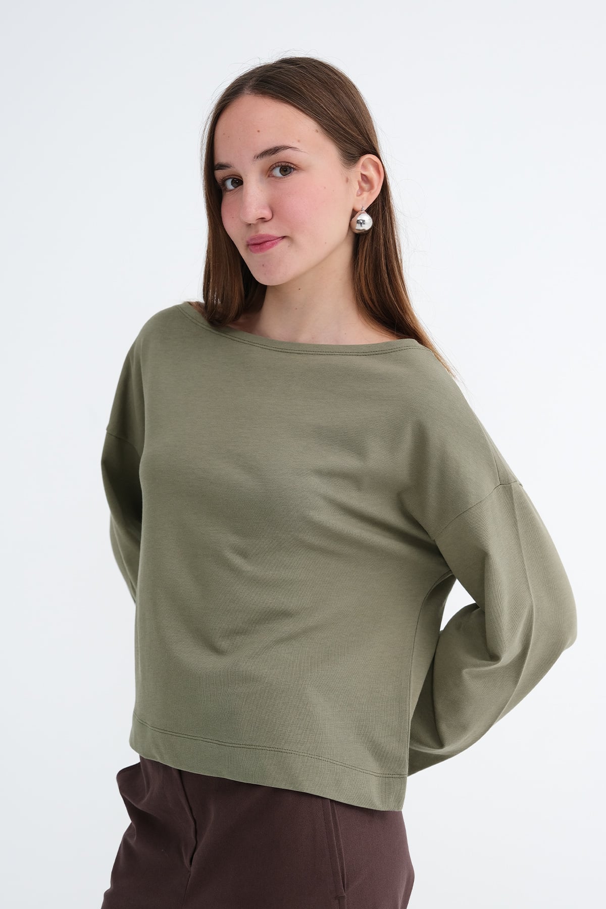 Laurel_Off-Shoulder-Long-Sleeve-Basic-T-shirt-addax