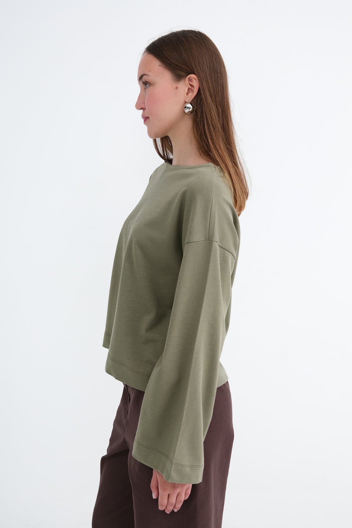 Laurel_Off-Shoulder-Long-Sleeve-Basic-T-shirt-addax