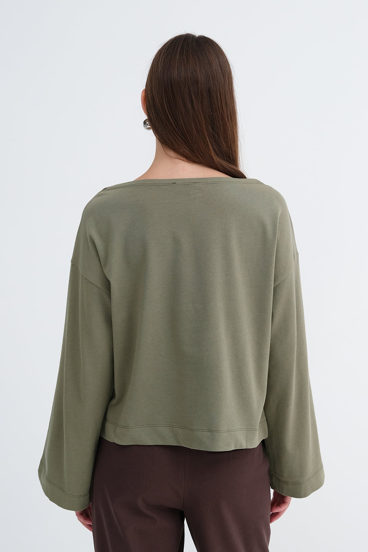 Laurel_Off-Shoulder-Long-Sleeve-Basic-T-shirt-addax