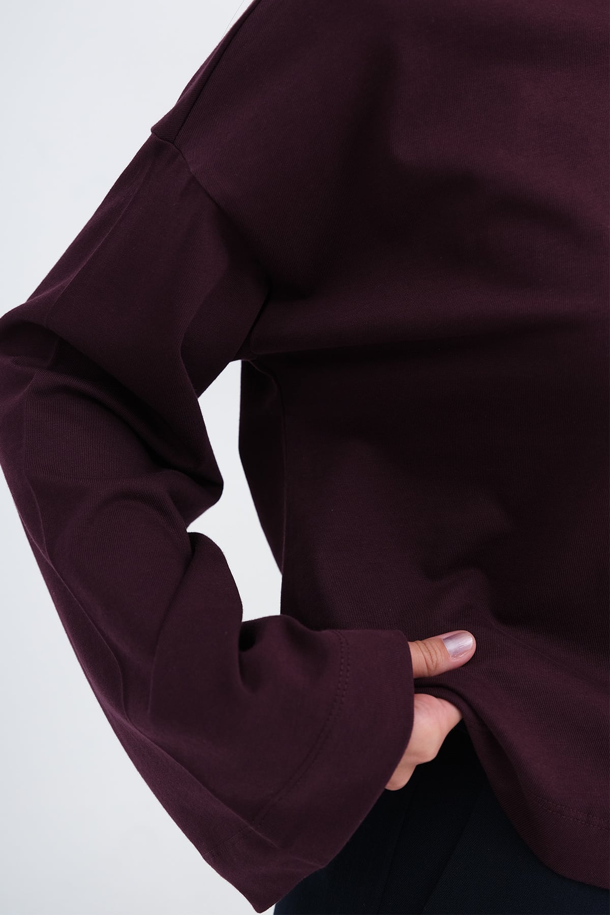 Gardenia_Off-Shoulder-Long-Sleeve-Basic-T-shirt-addax