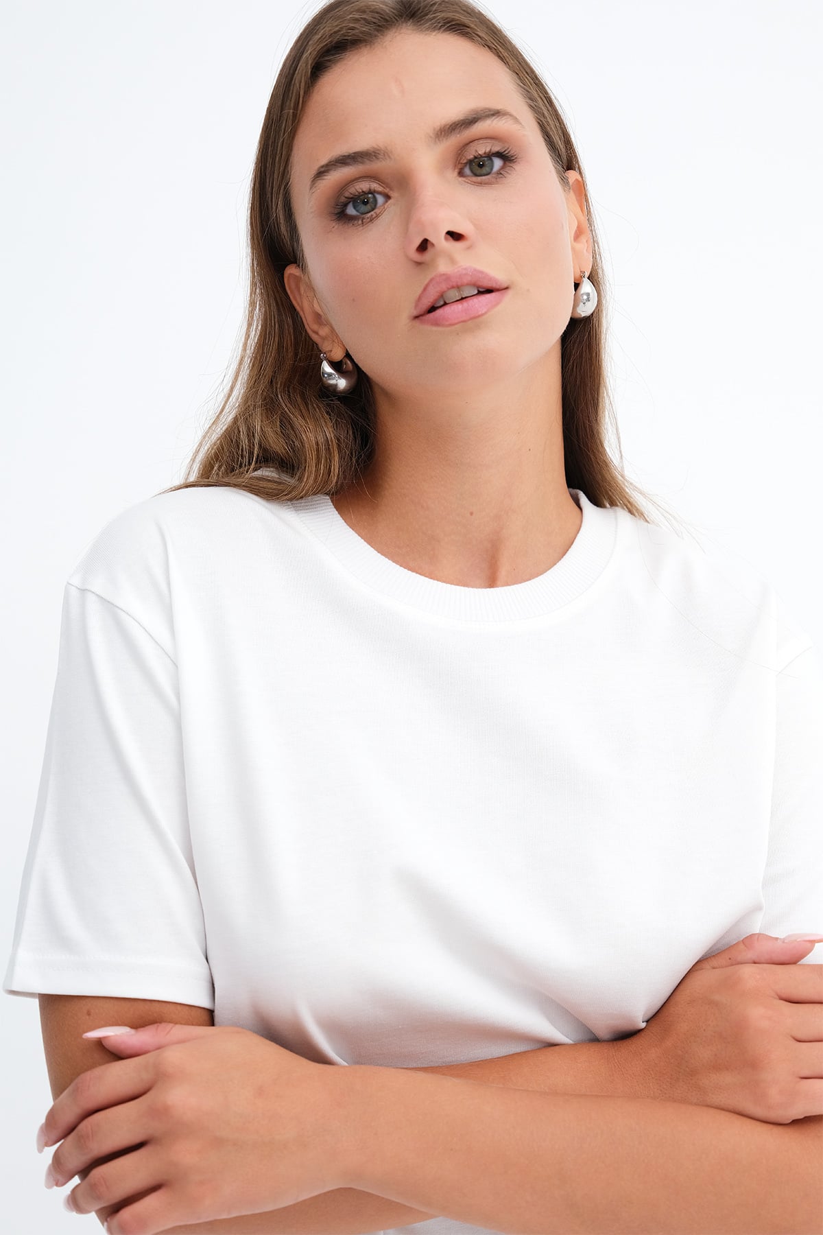 White_Basic-T-shirt-P06047-addax