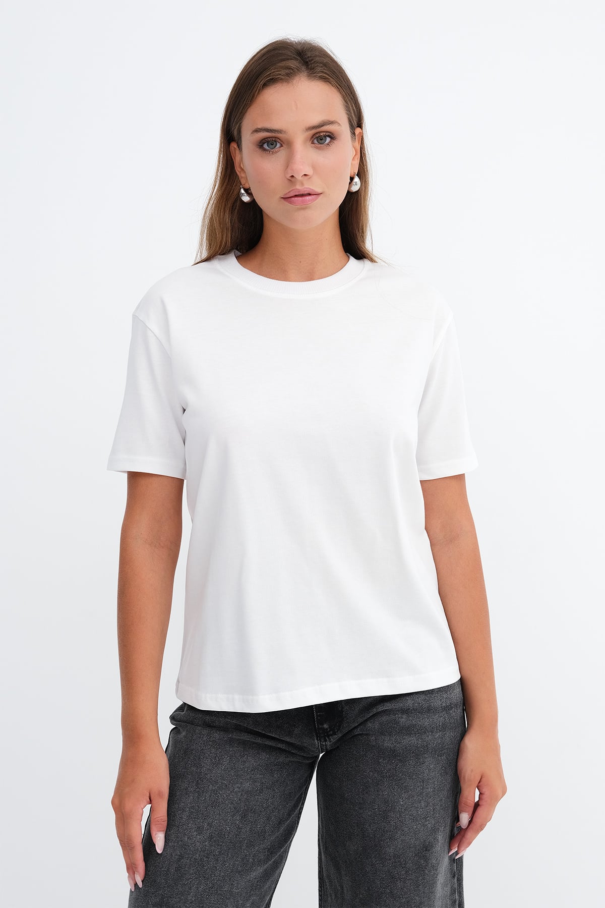 White_Basic-T-shirt-P06047-addax
