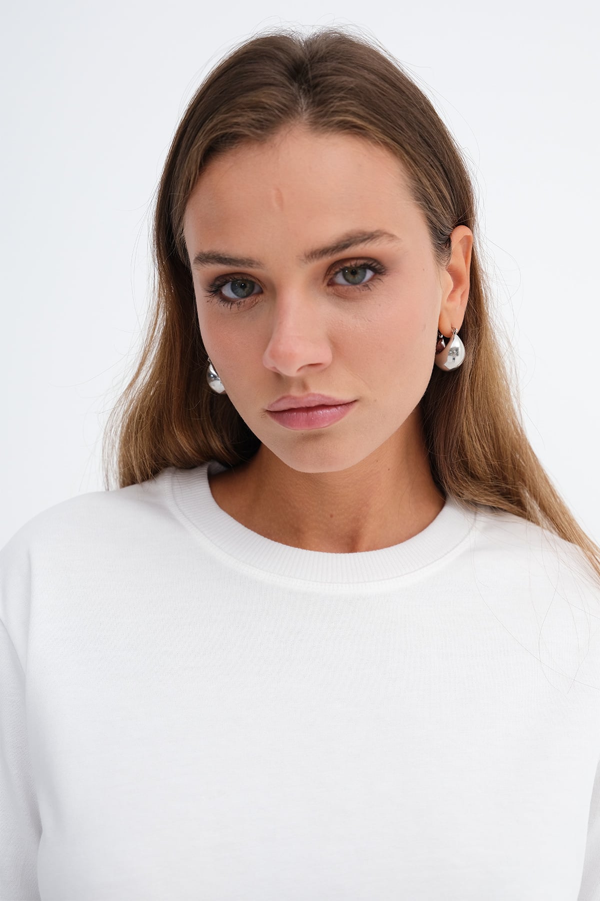 White_Basic-T-shirt-P06047-addax