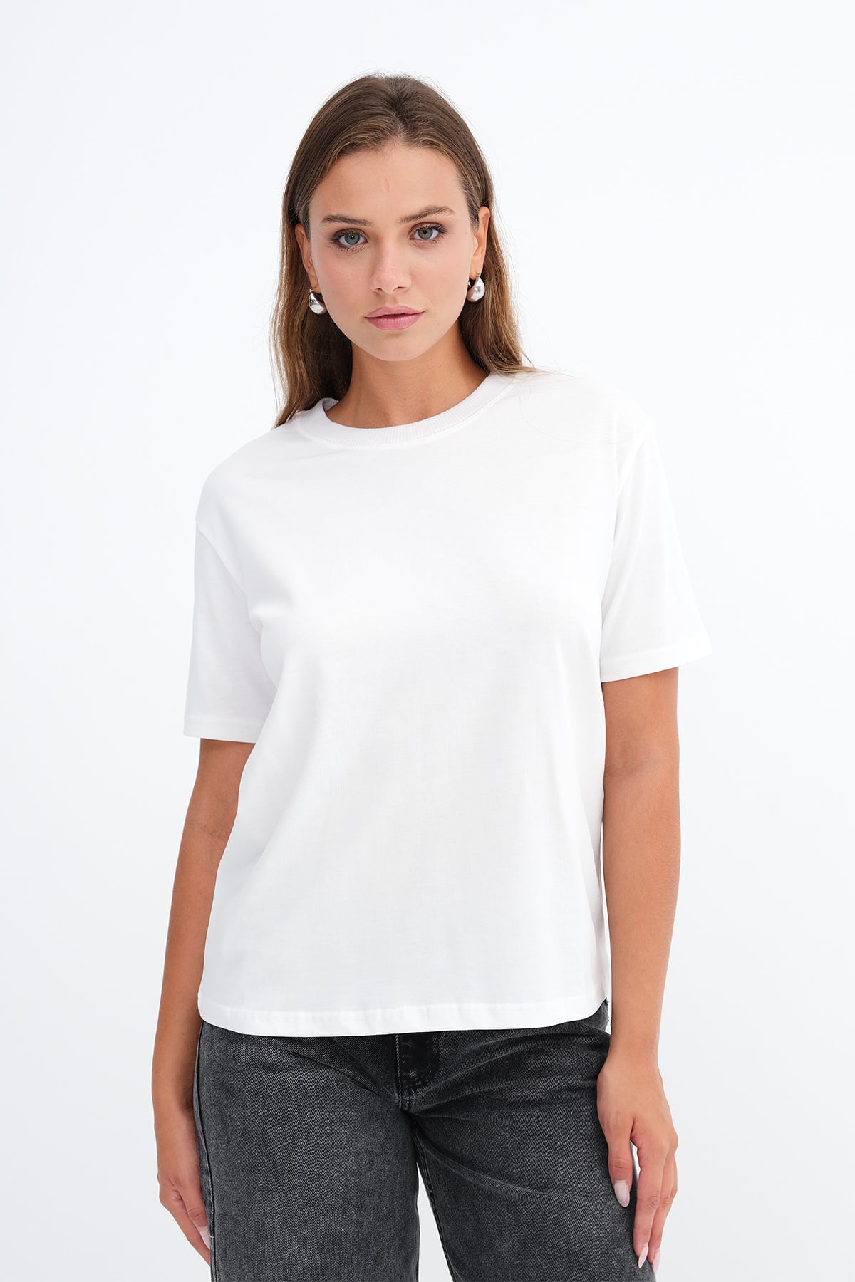 White_Basic-T-shirt-P06047-addax