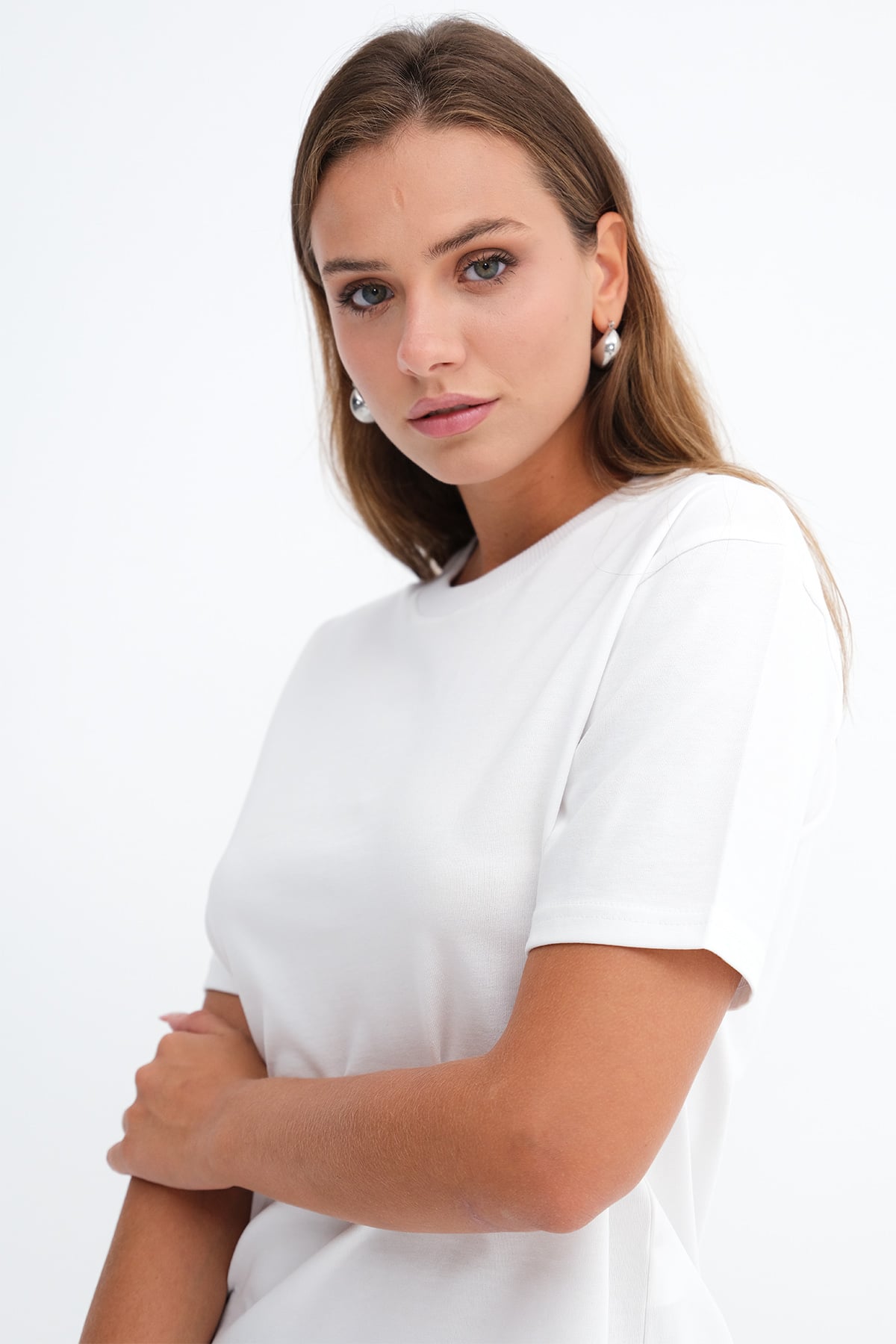 White_Basic-T-shirt-P06047-addax