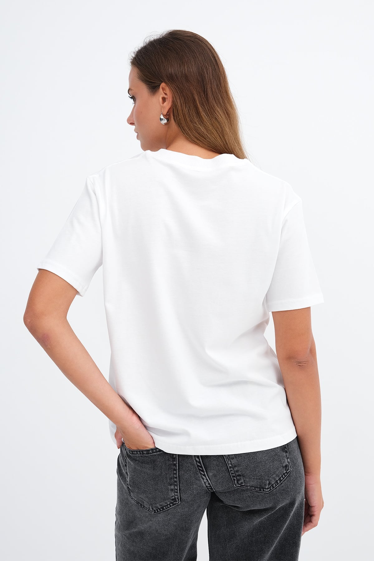 White_Basic-T-shirt-P06047-addax