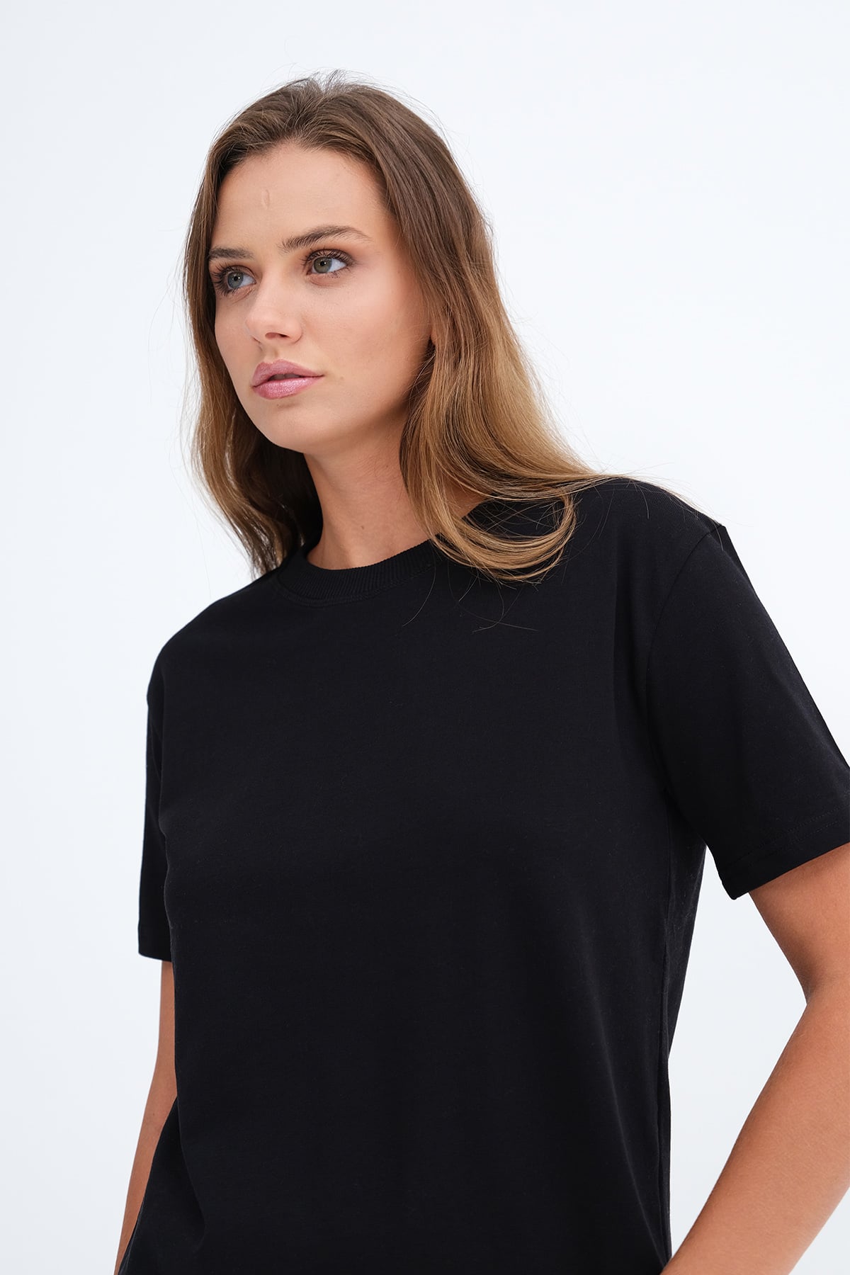 Black_Basic-T-shirt-P06047-addax