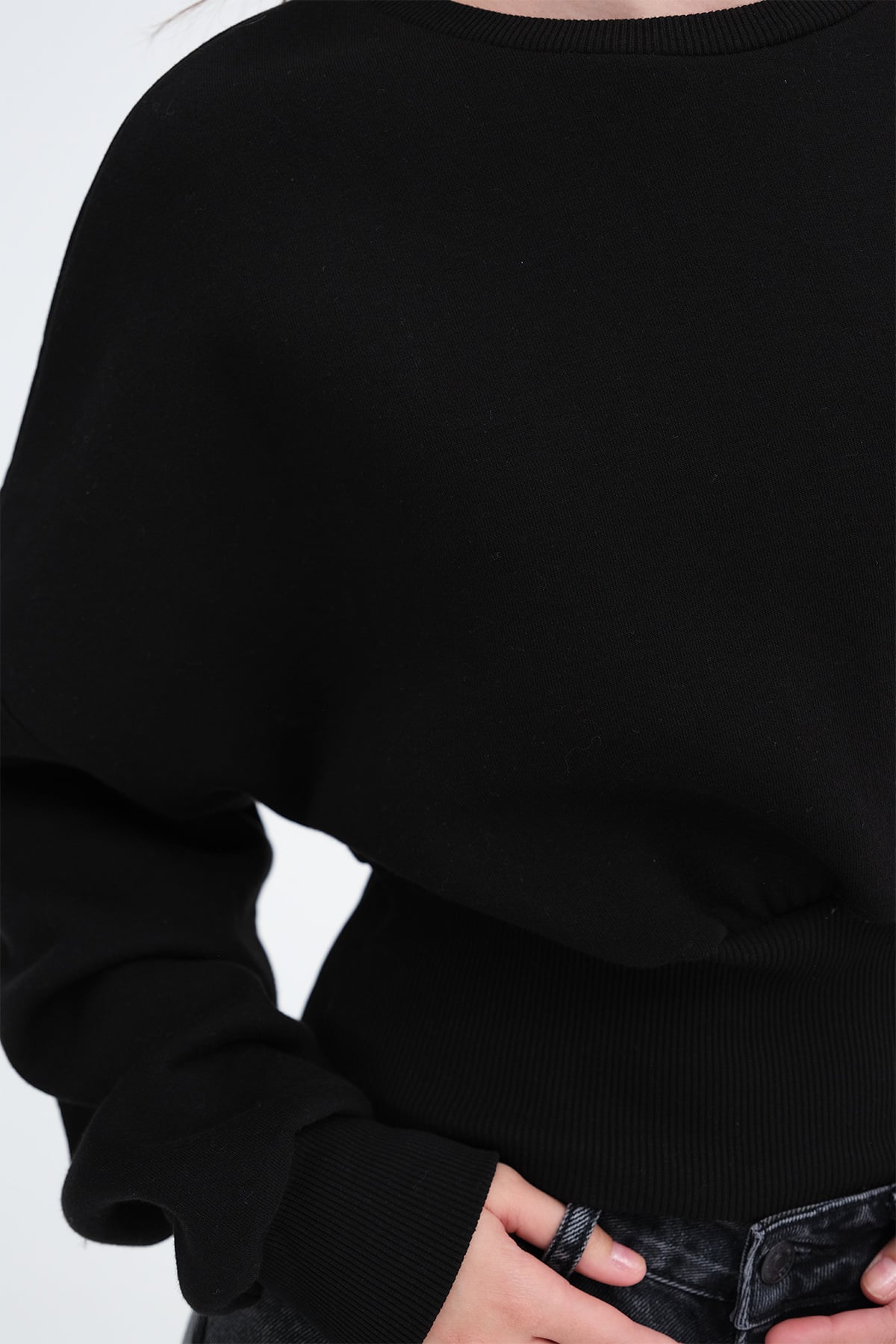 Black_Fleece-Lined-Cropped-Sweatshirt-addax
