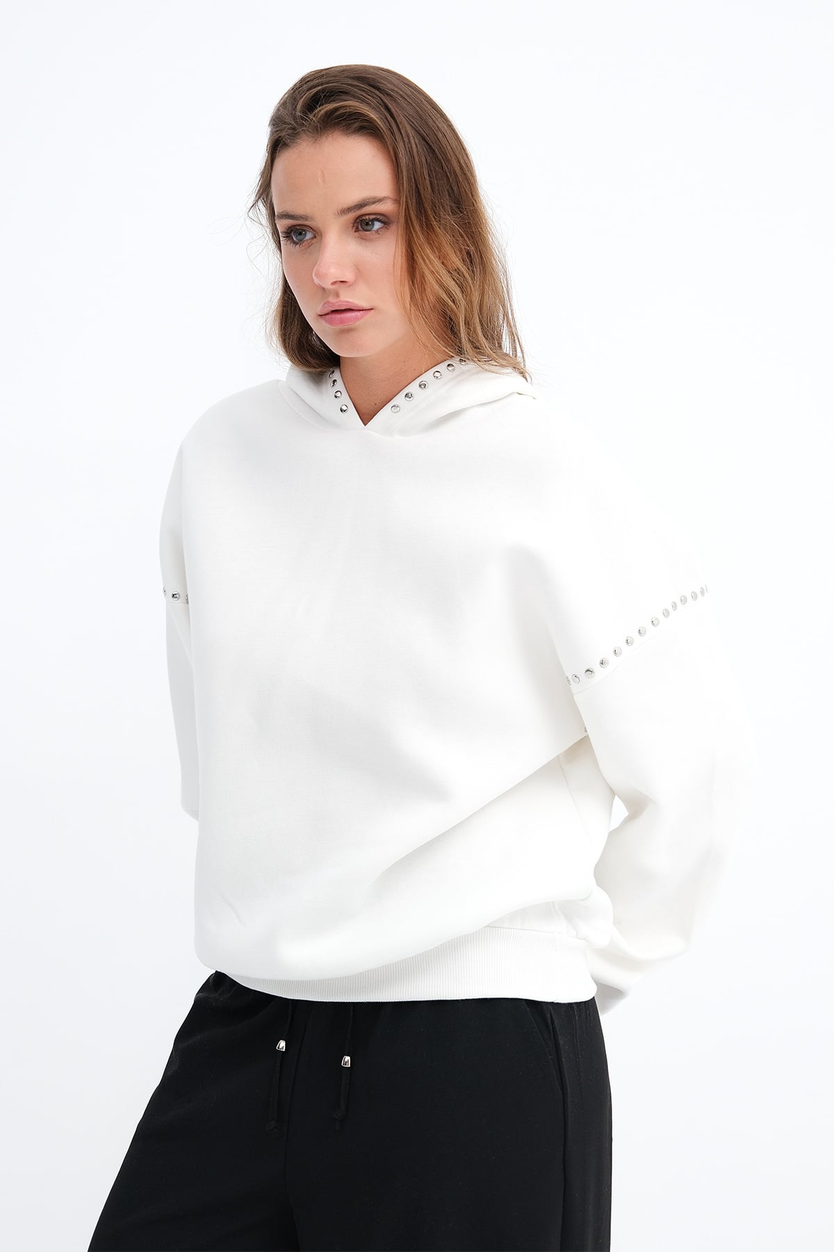 Ecru_Zımba-Detaylı-Şardonlu-Sweatshirt-S12460-addax