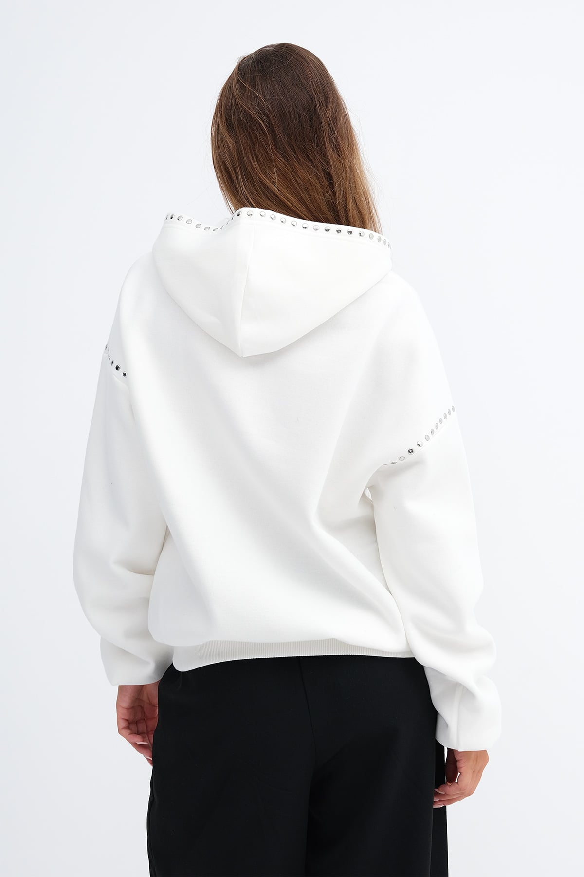 Ecru_Zımba-Detaylı-Şardonlu-Sweatshirt-S12460-addax