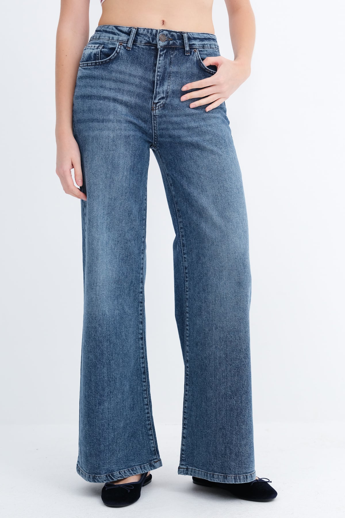 Light-Blue_Wide-Leg-Jeans-addax