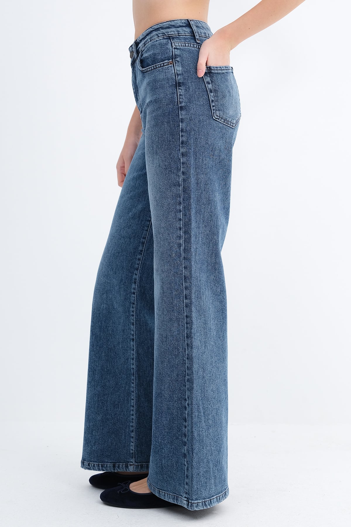 Light-Blue_Wide-Leg-Jeans-addax