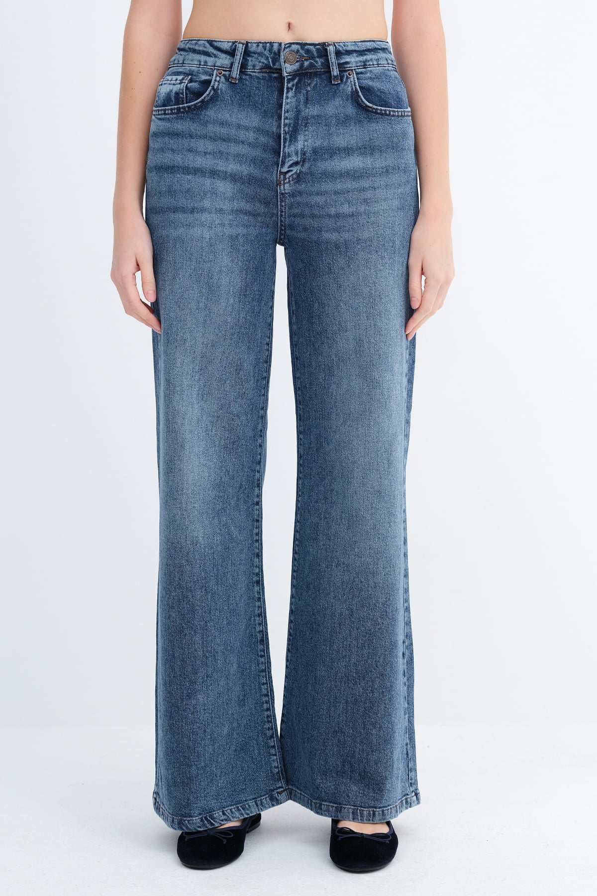 Light-Blue_Wide-Leg-Jeans-addax
