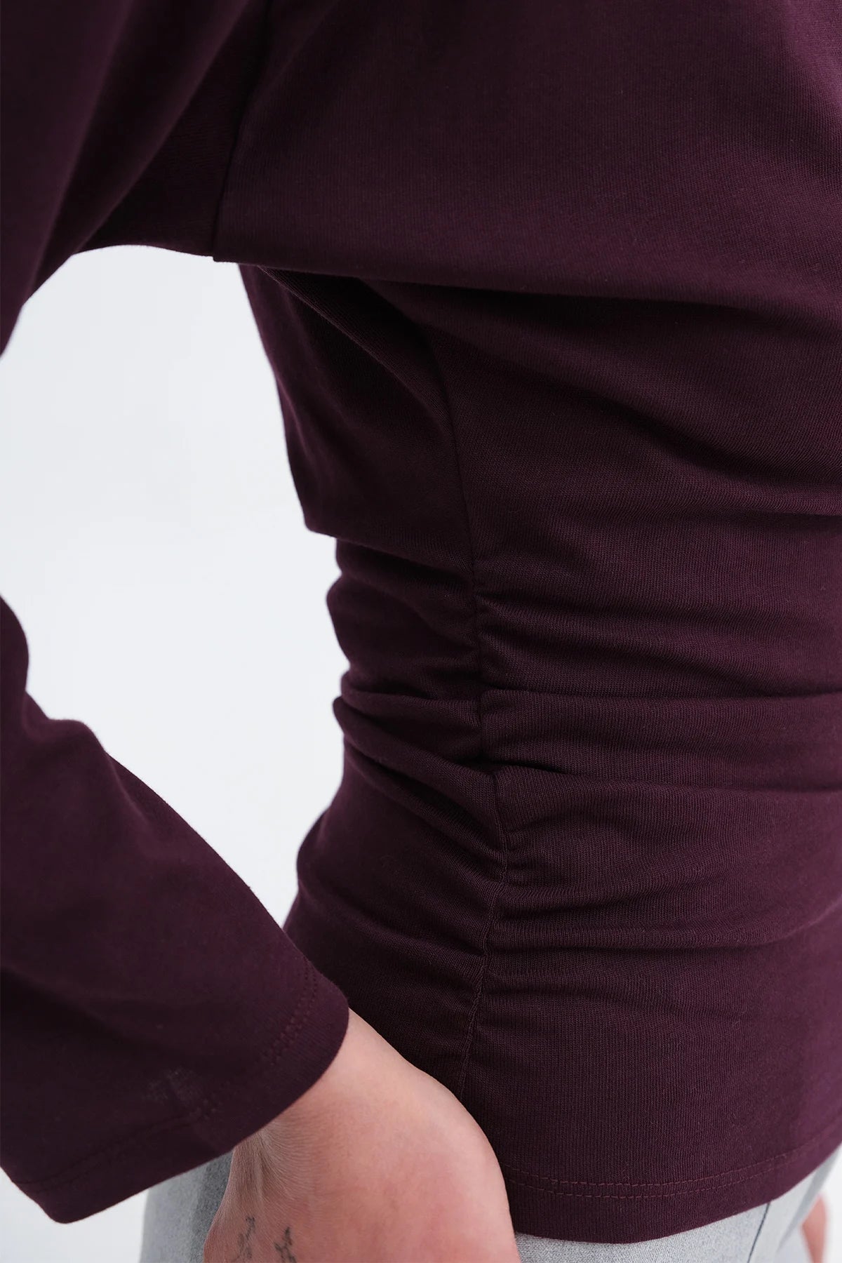 Gardenia_Ruched-Long-Sleeve-T-shirt-addax