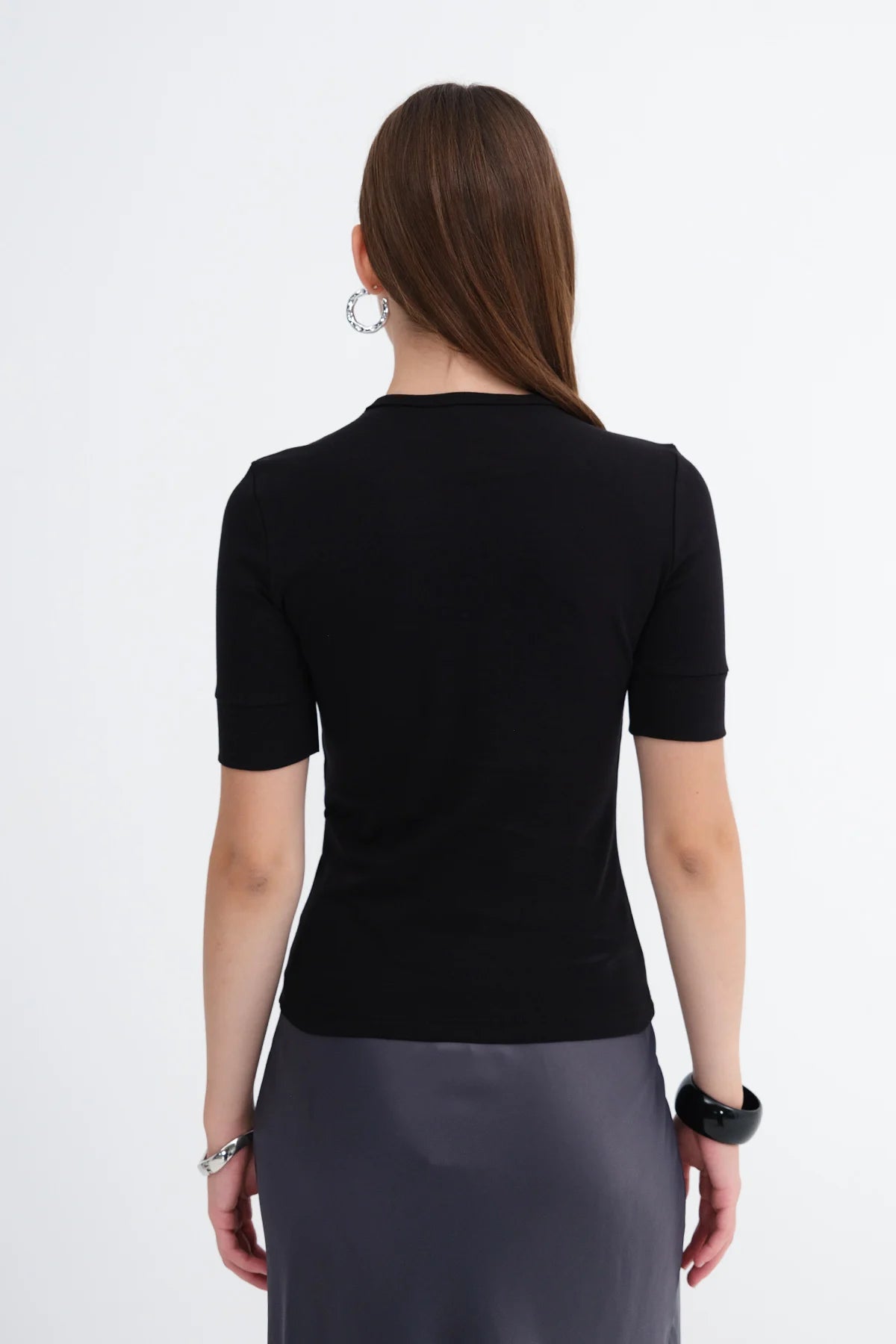 Black_Crew-Neck-T-shirt-addax