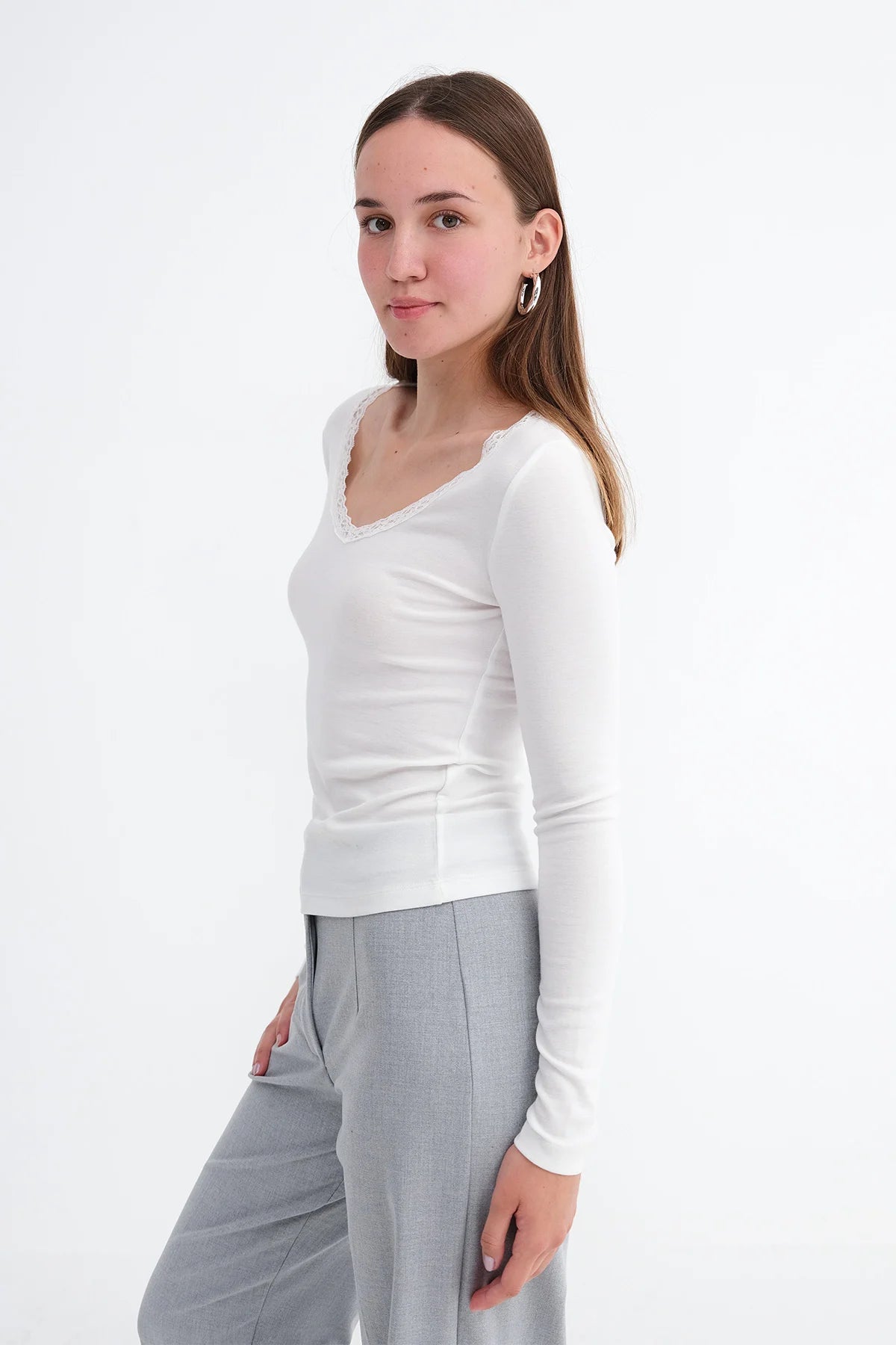 White_Modal-Blouse-with-Lace- Collar-addax