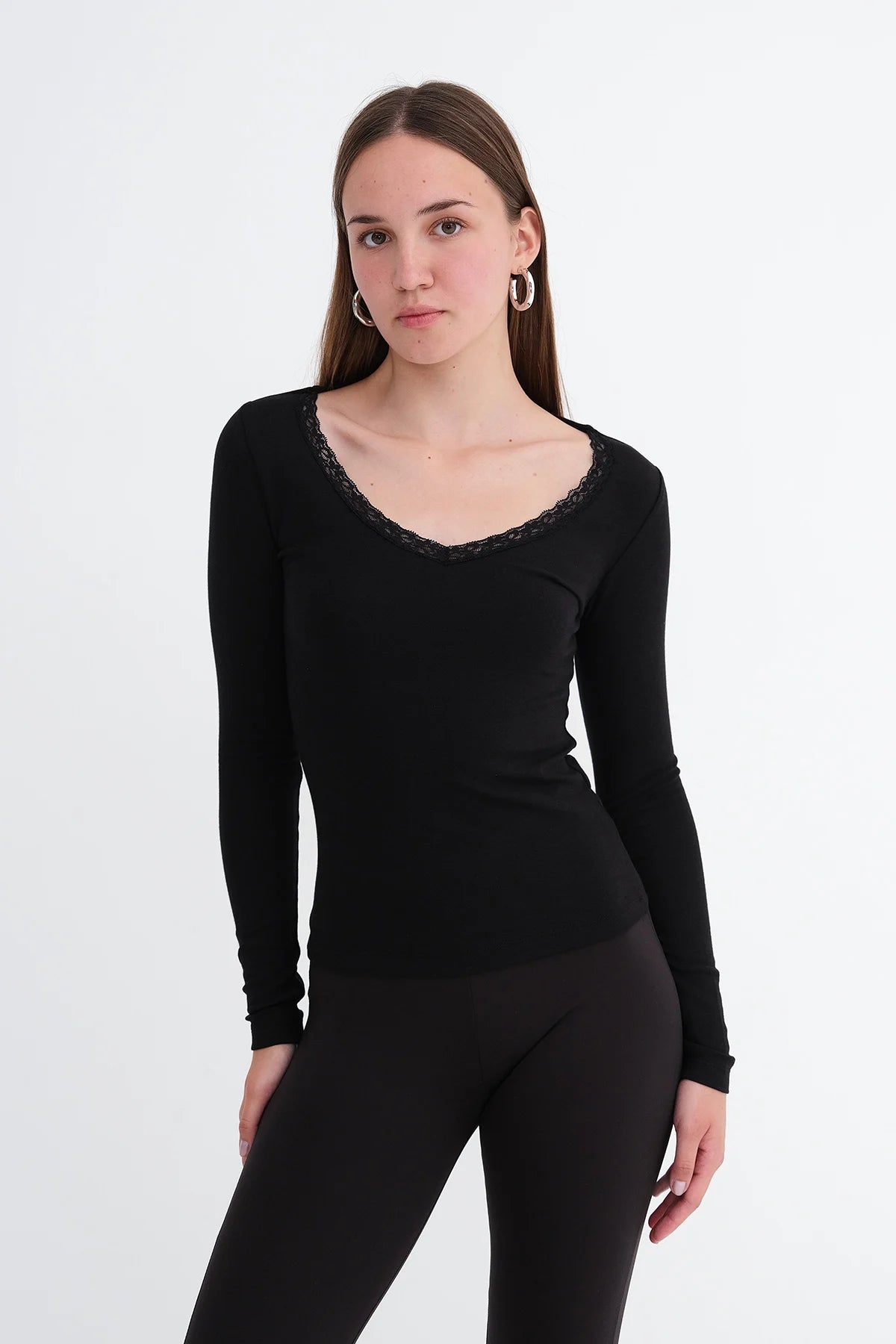 Black_Modal-Blouse-with-Lace- Collar-addax