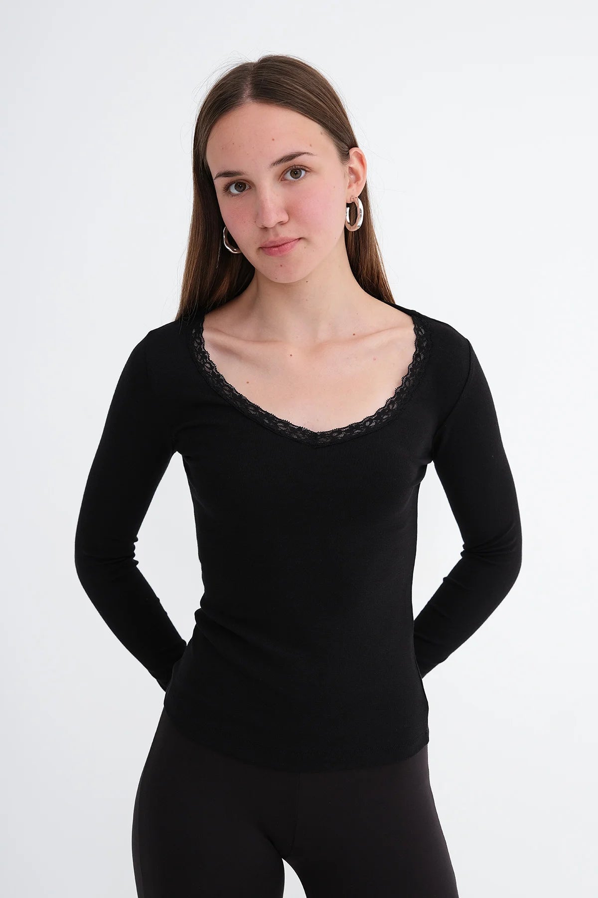 Black_Modal-Blouse-with-Lace- Collar-addax