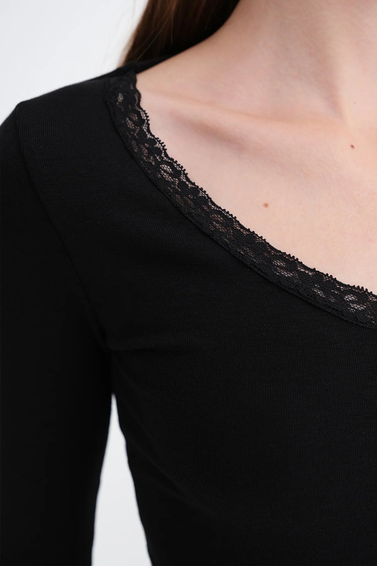 Black_Modal-Blouse-with-Lace- Collar-addax