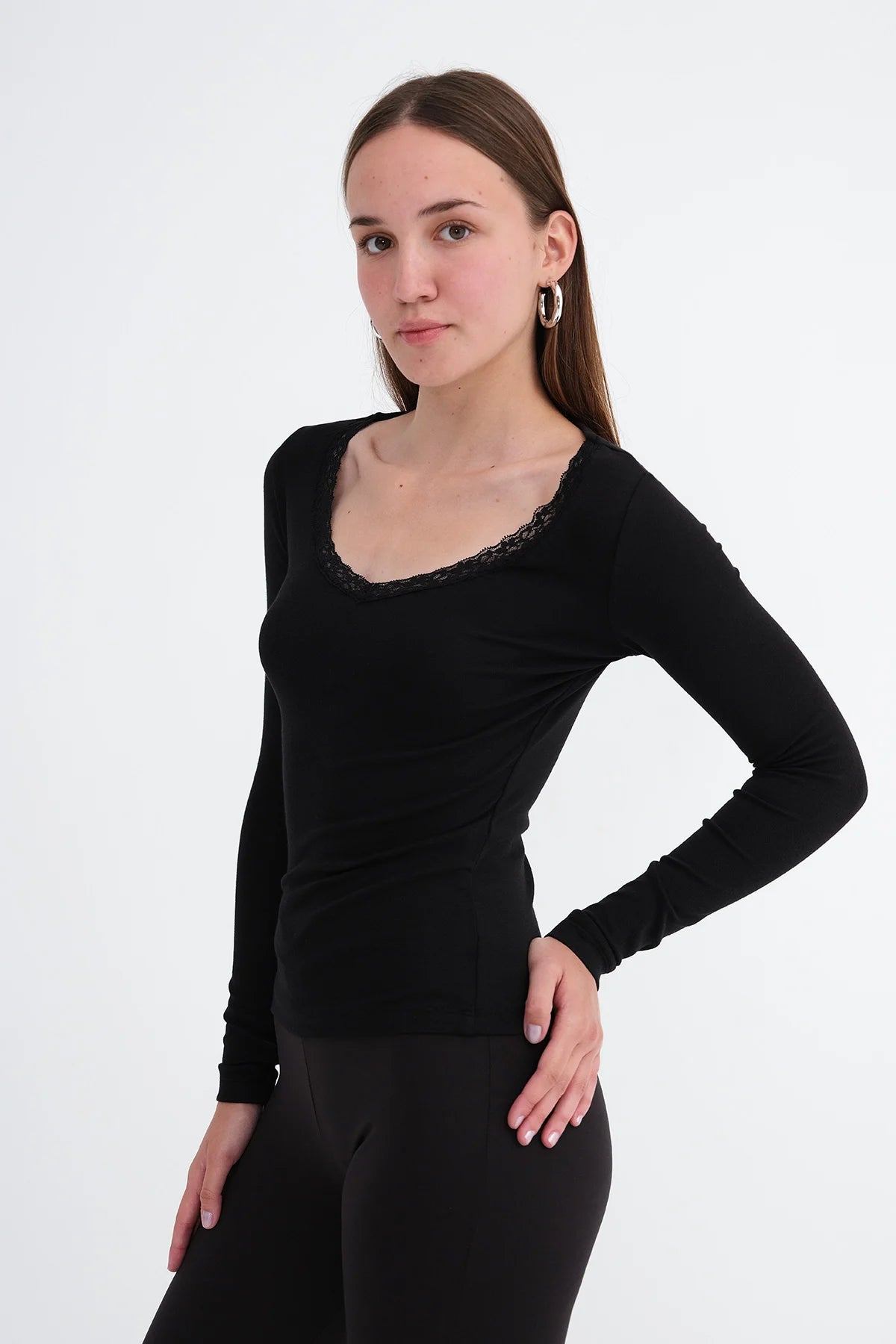 Black_Modal-Blouse-with-Lace- Collar-addax