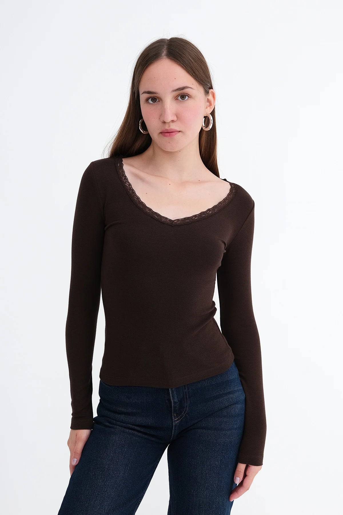 Bitter-Coffee_Modal-Blouse-with-Lace- Collar-addax