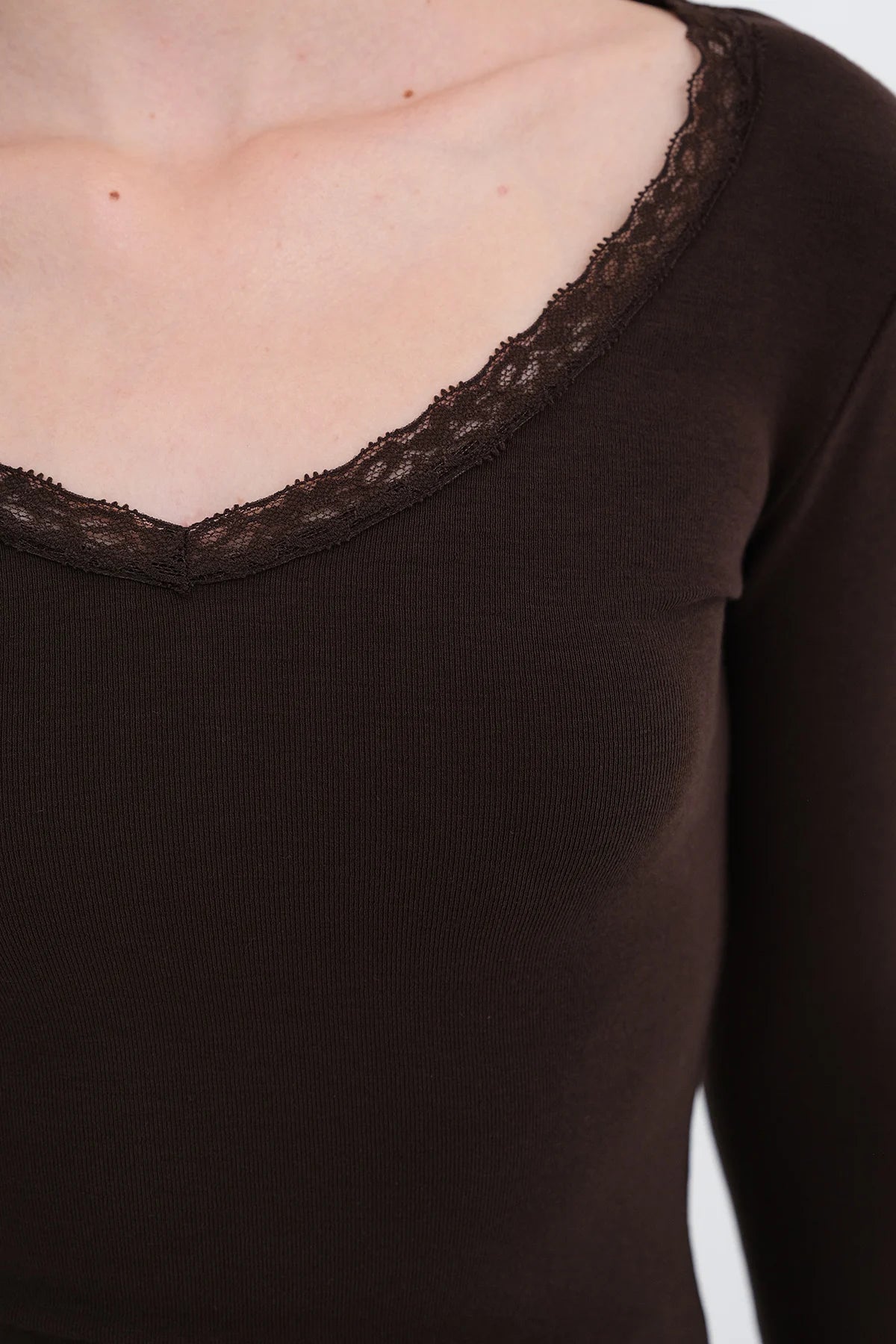 Bitter-Coffee_Modal-Blouse-with-Lace- Collar-addax