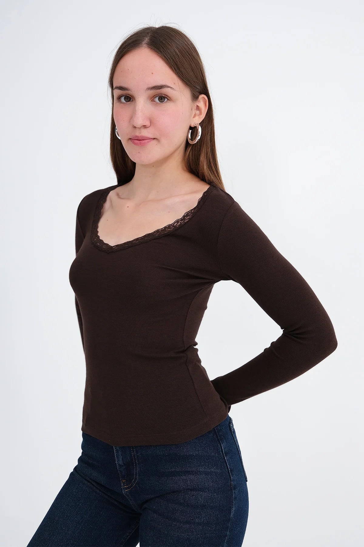 Bitter-Coffee_Modal-Blouse-with-Lace- Collar-addax