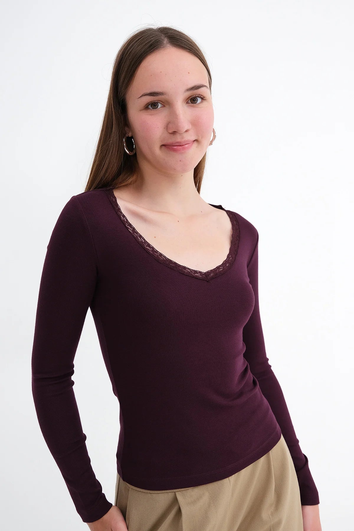 Gardenia_Modal-Blouse-with-Lace- Collar-addax
