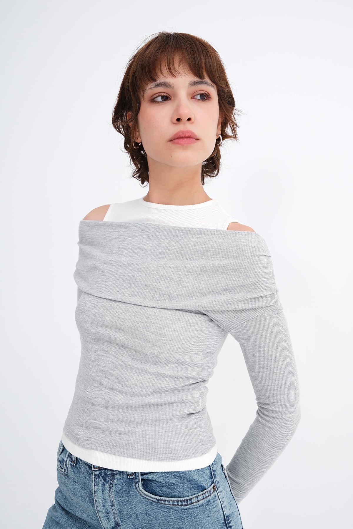 Snow-Melange_Asymmetrical-Blouse-with-Tank-Top-Detail-addax