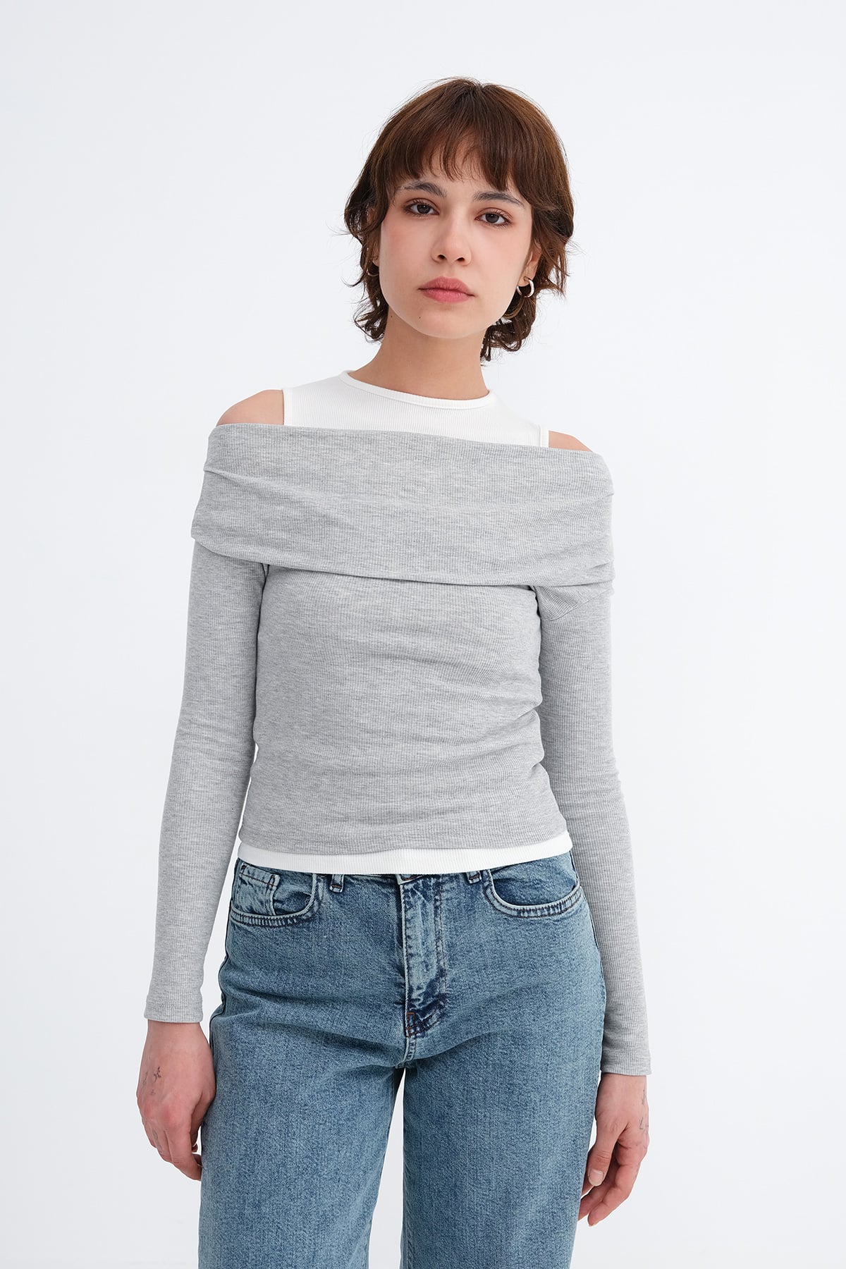 Snow-Melange_Asymmetrical-Blouse-with-Tank-Top-Detail-addax