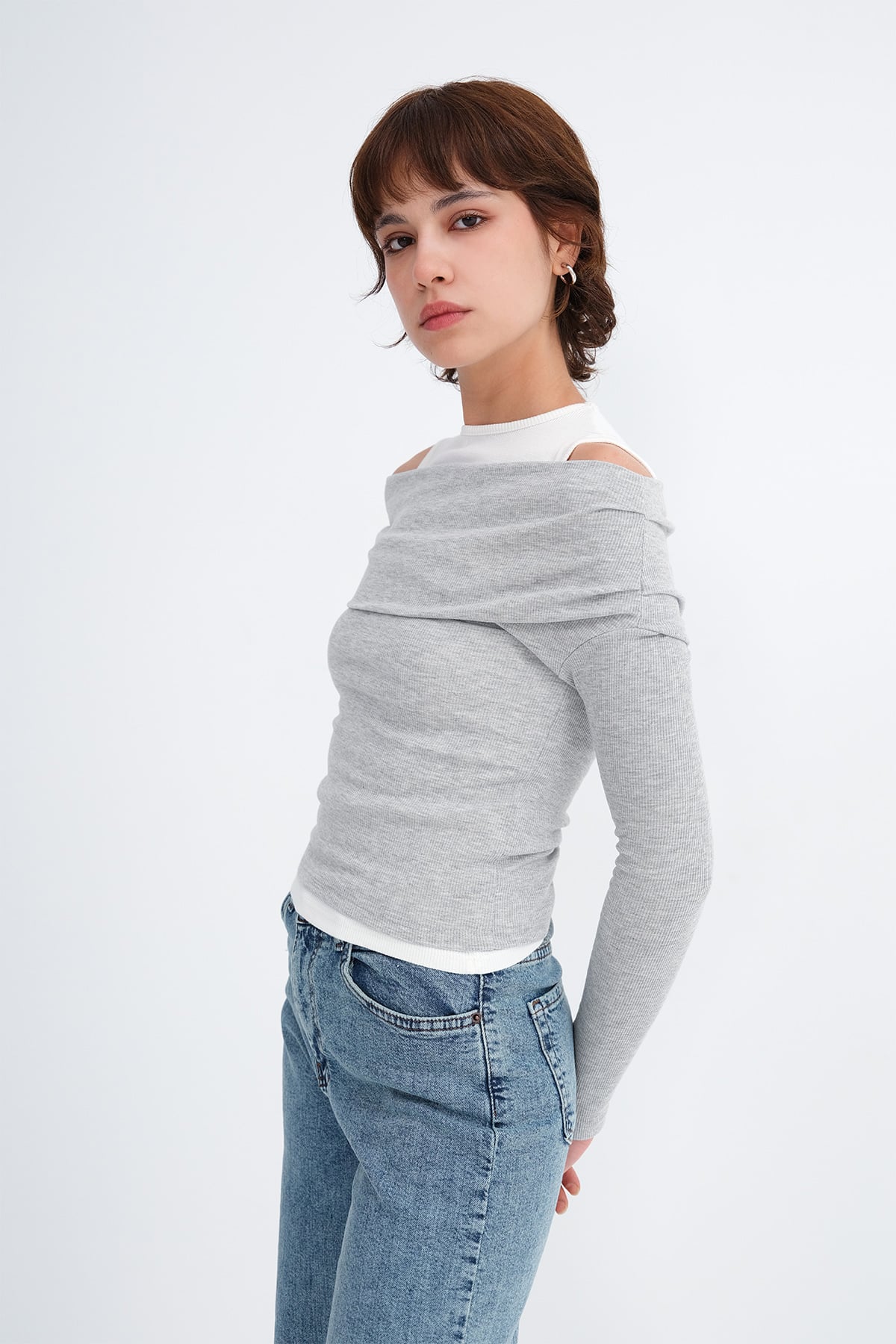 Snow-Melange_Asymmetrical-Blouse-with-Tank-Top-Detail-addax