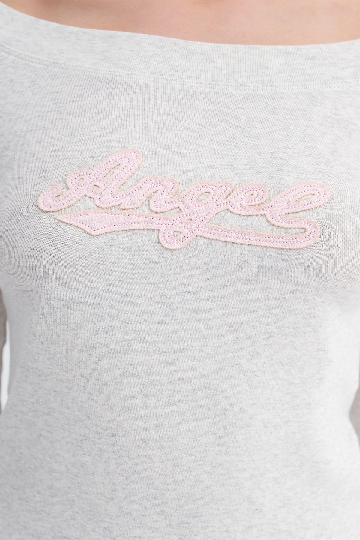 Snow-Melange_Text-Embroidered-Long-Sleeve-T-Shirt-addax