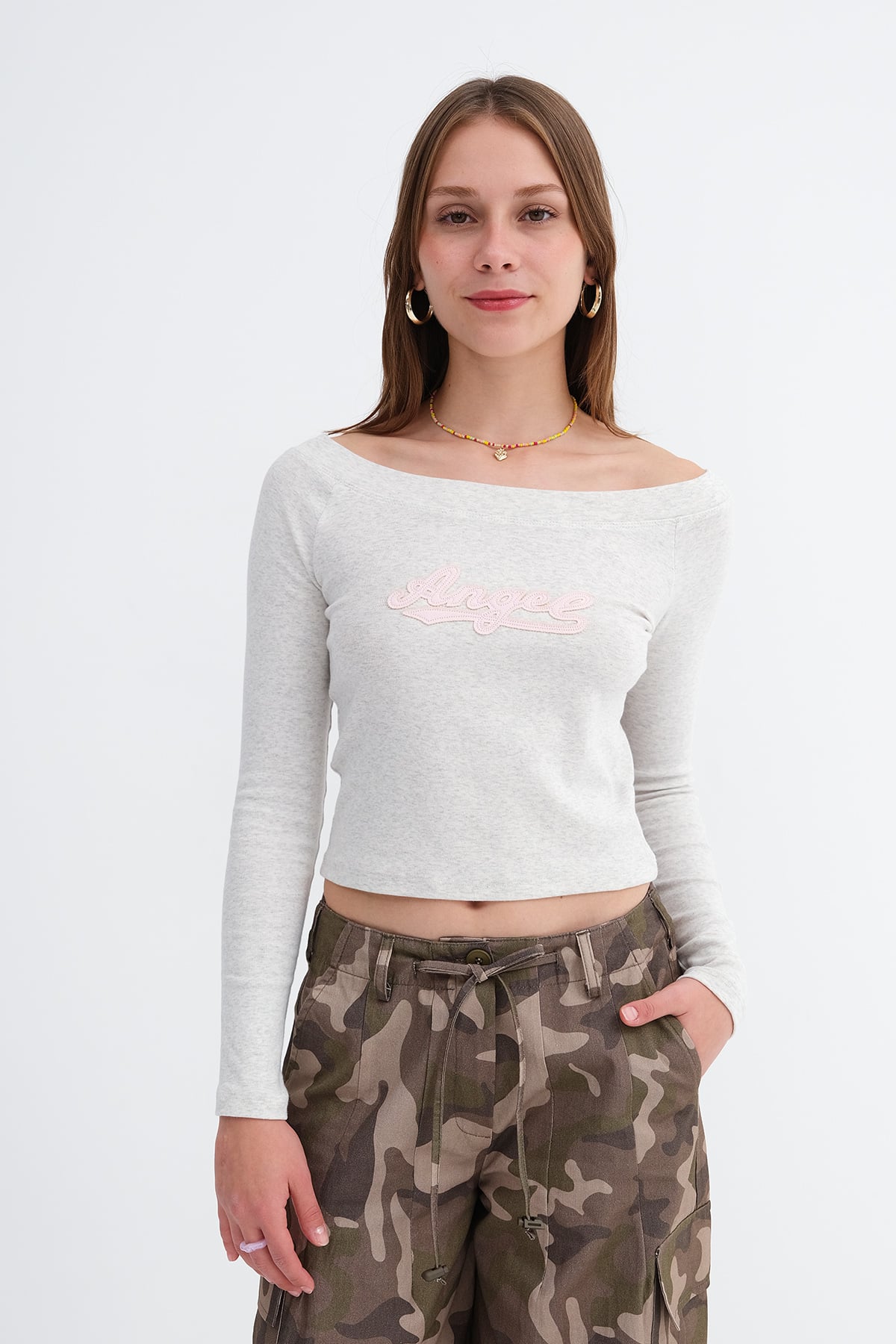 Snow-Melange_Text-Embroidered-Long-Sleeve-T-Shirt-addax