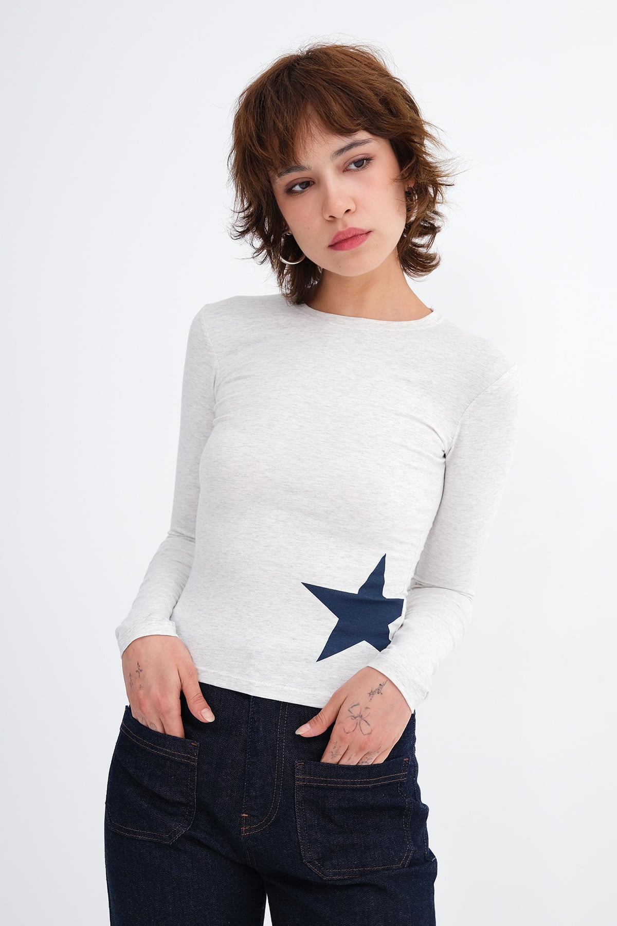 Snow-Melange_Star-Detail-T-Shirt-addax
