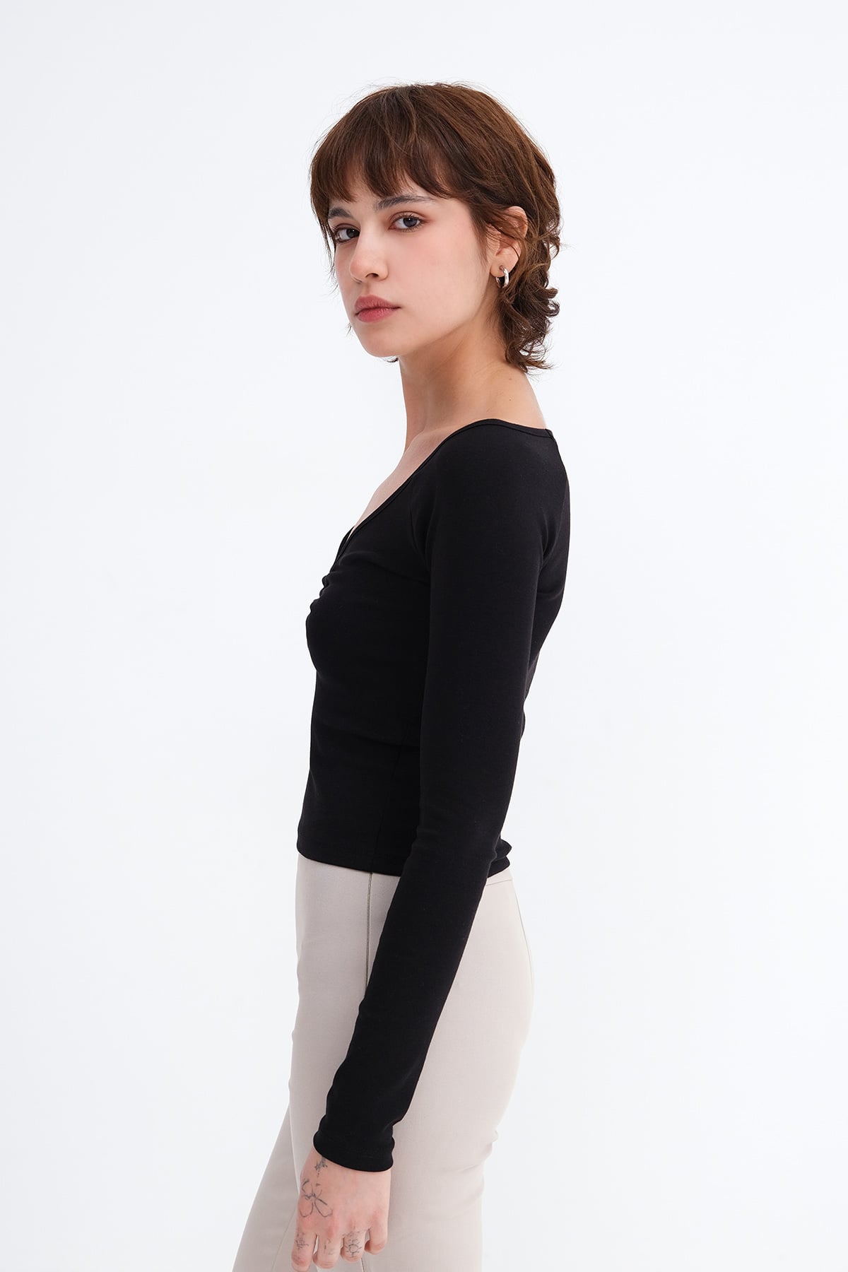 Black_V-Neck-Blouse-addax