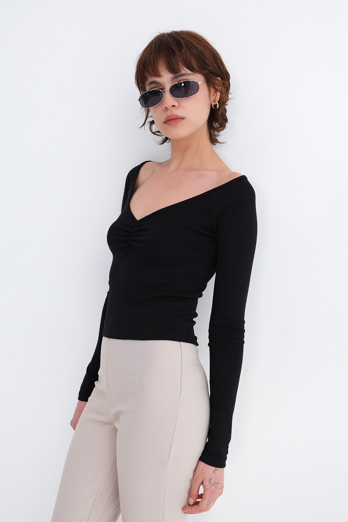 Black_V-Neck-Blouse-addax