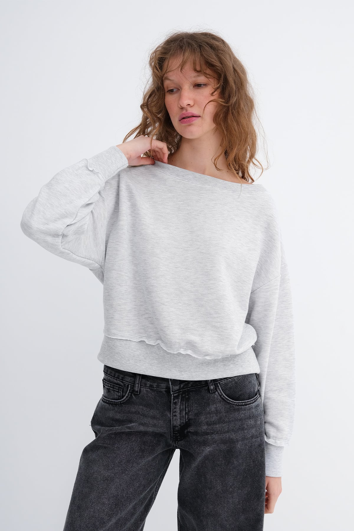 Snow-Melange_Boat-Neck-Sweatshirt-addax